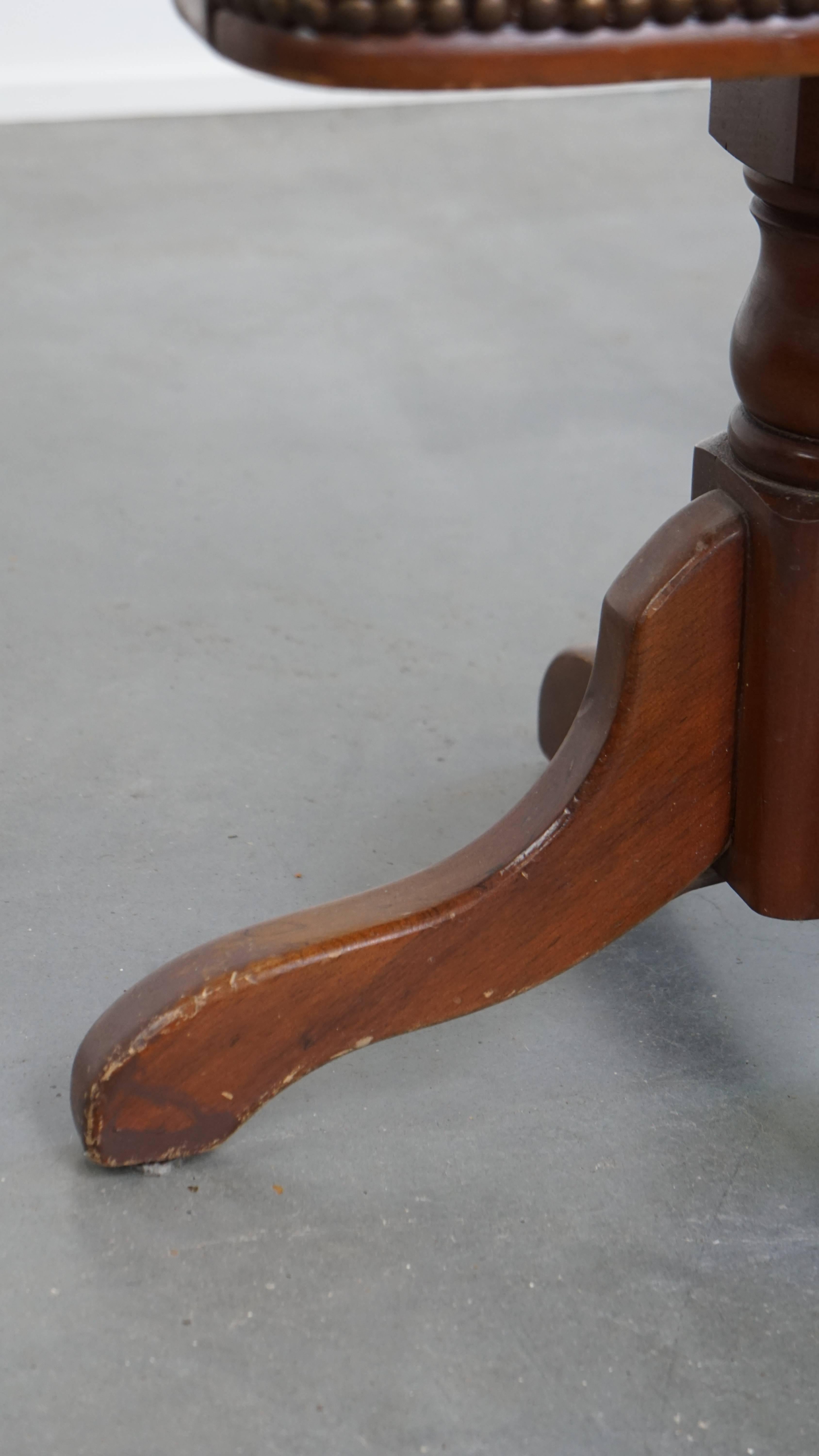 Chaise de bureau Chesterfield en cuir et Wood, de style anglais en vente 6