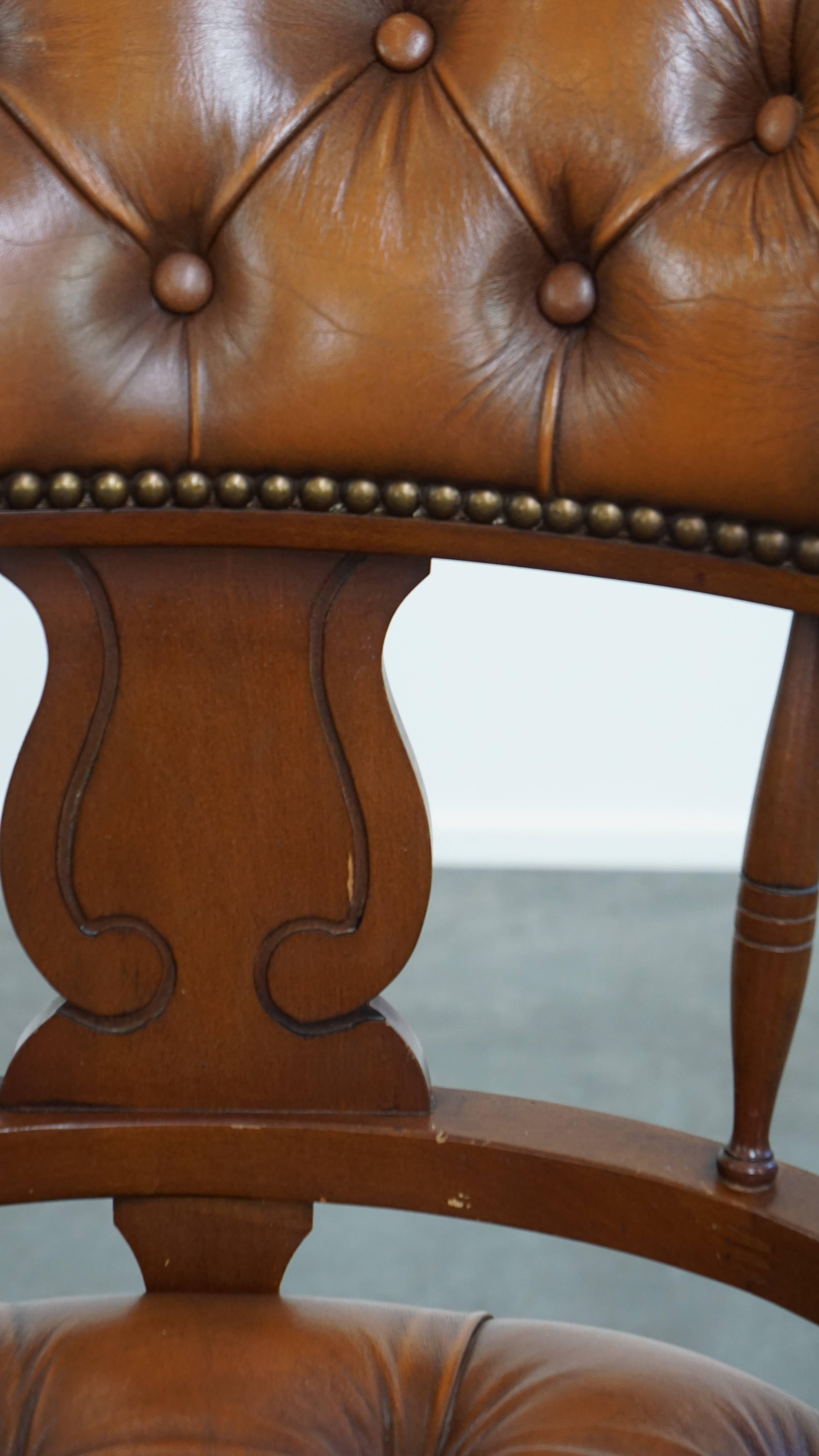 Chaise de bureau Chesterfield en cuir et Wood, de style anglais en vente 7