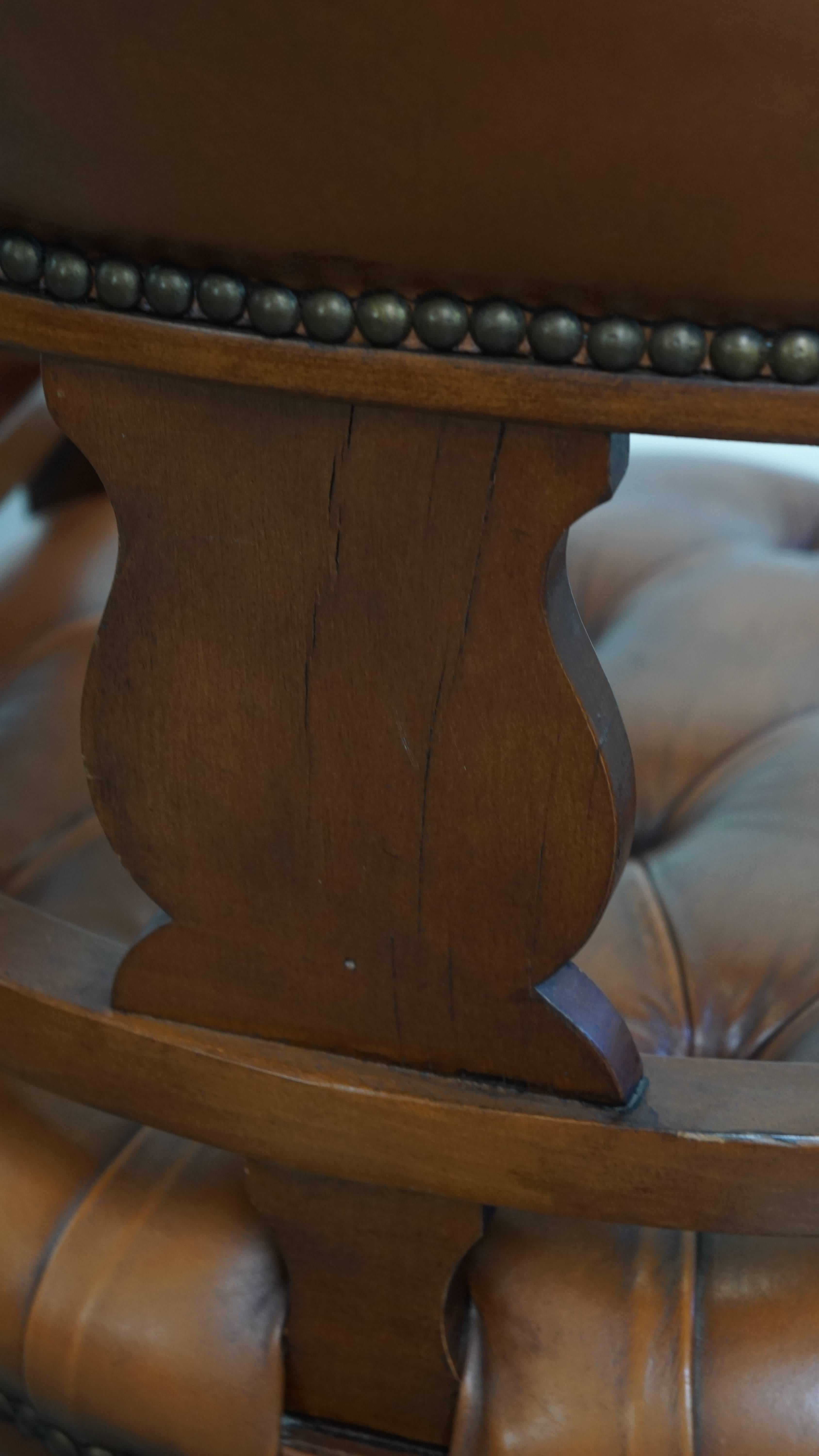 Chaise de bureau Chesterfield en cuir et Wood, de style anglais en vente 9
