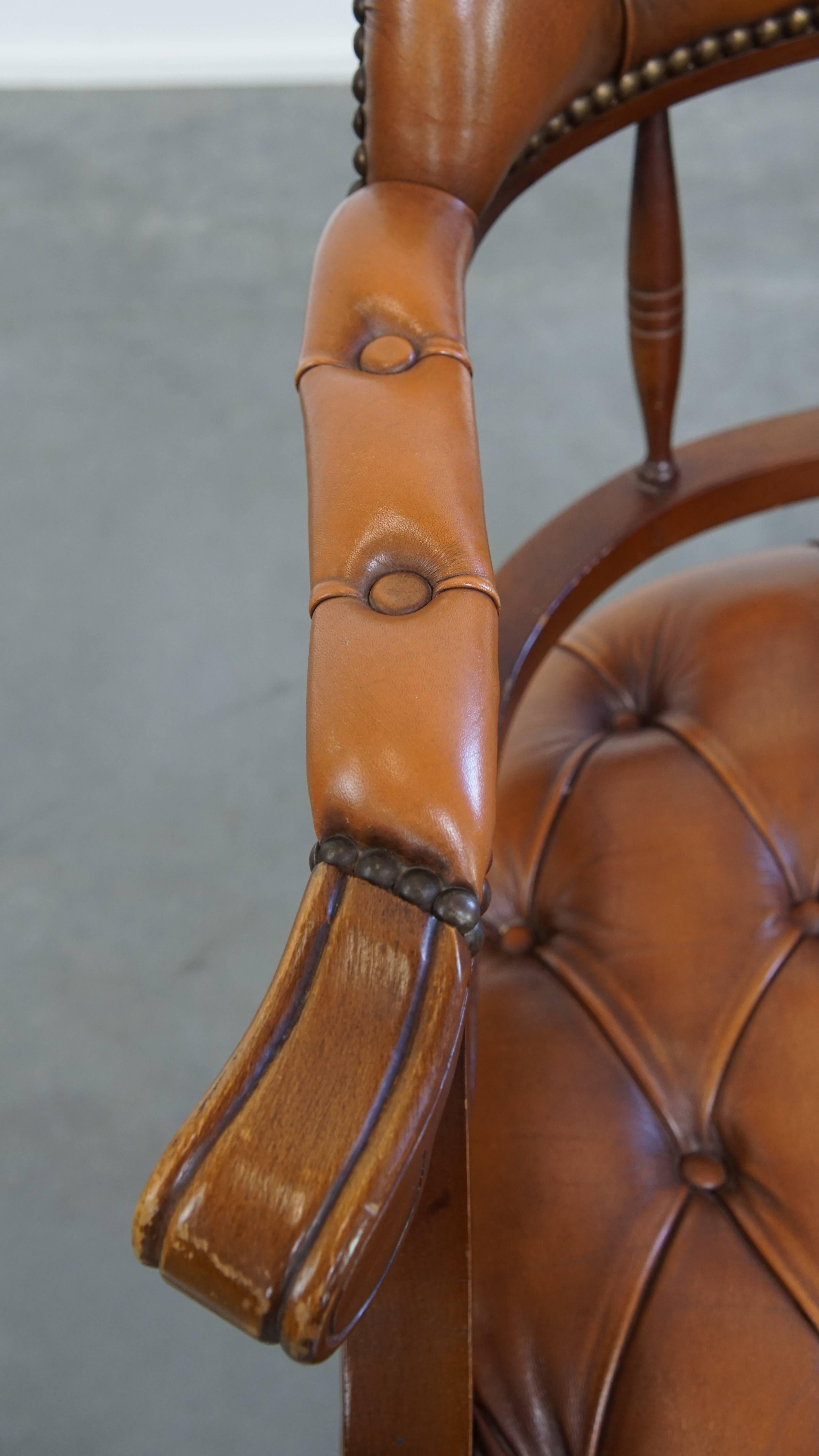 Chaise de bureau Chesterfield en cuir et Wood, de style anglais en vente 2