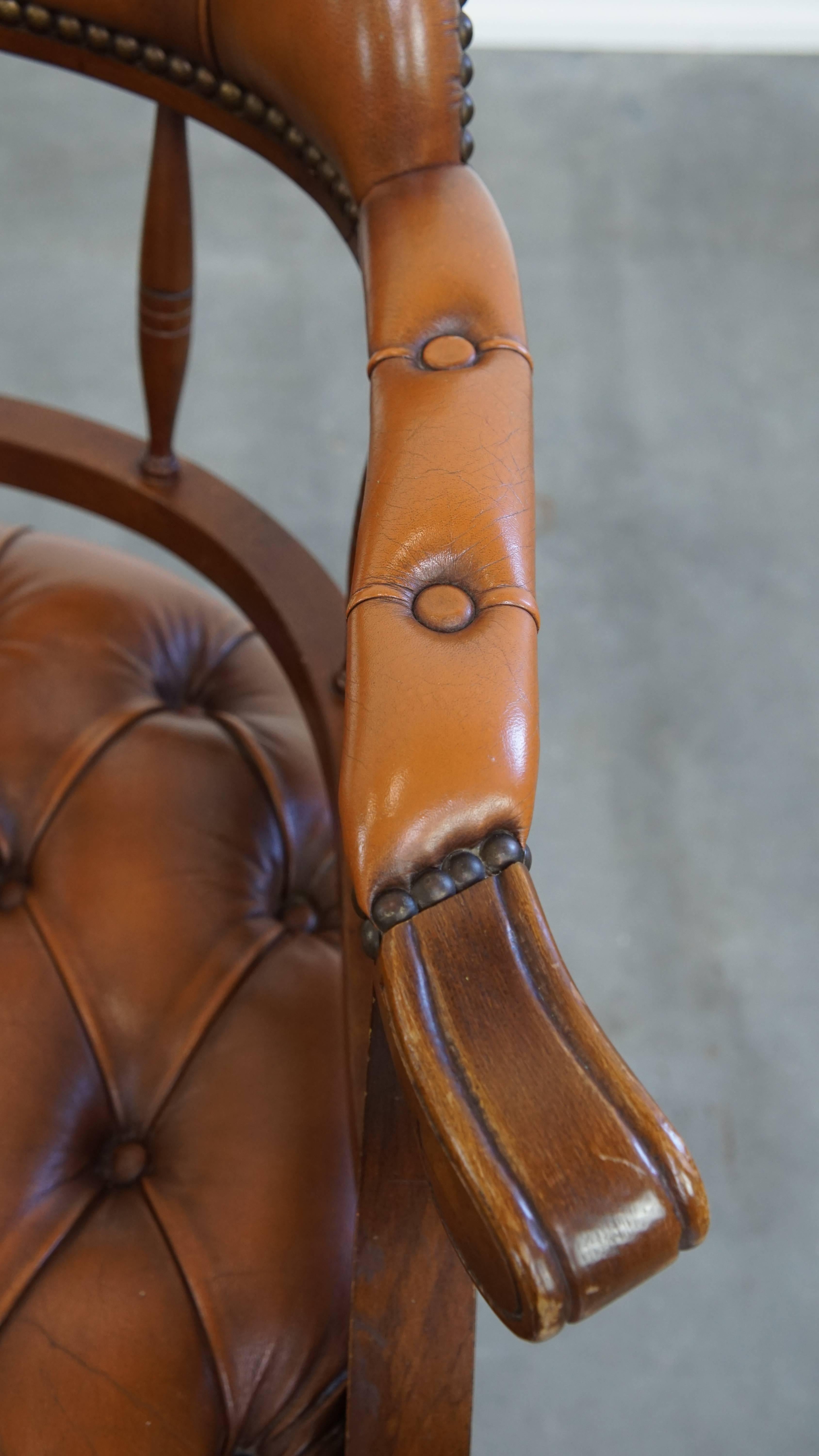 Chaise de bureau Chesterfield en cuir et Wood, de style anglais en vente 3