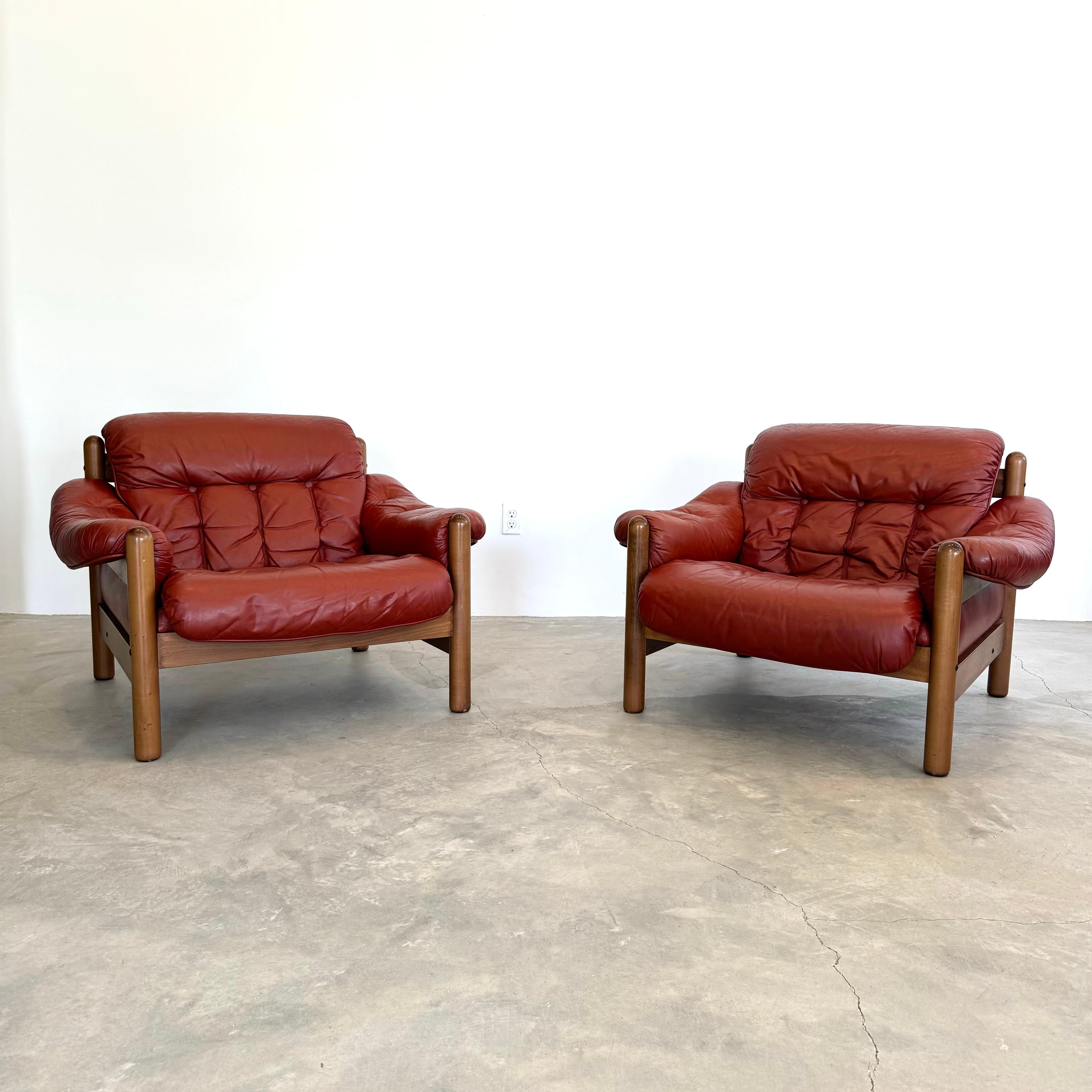 Gorgeous pair of Göte Möbler Nässjö keather and Beech wood Armchairs with a supple oxblood leather upholstery. Beautiful Brazilian style lounge chair with deep seats and a low profile. Extremely comfortable and perfect for adding a little bit of