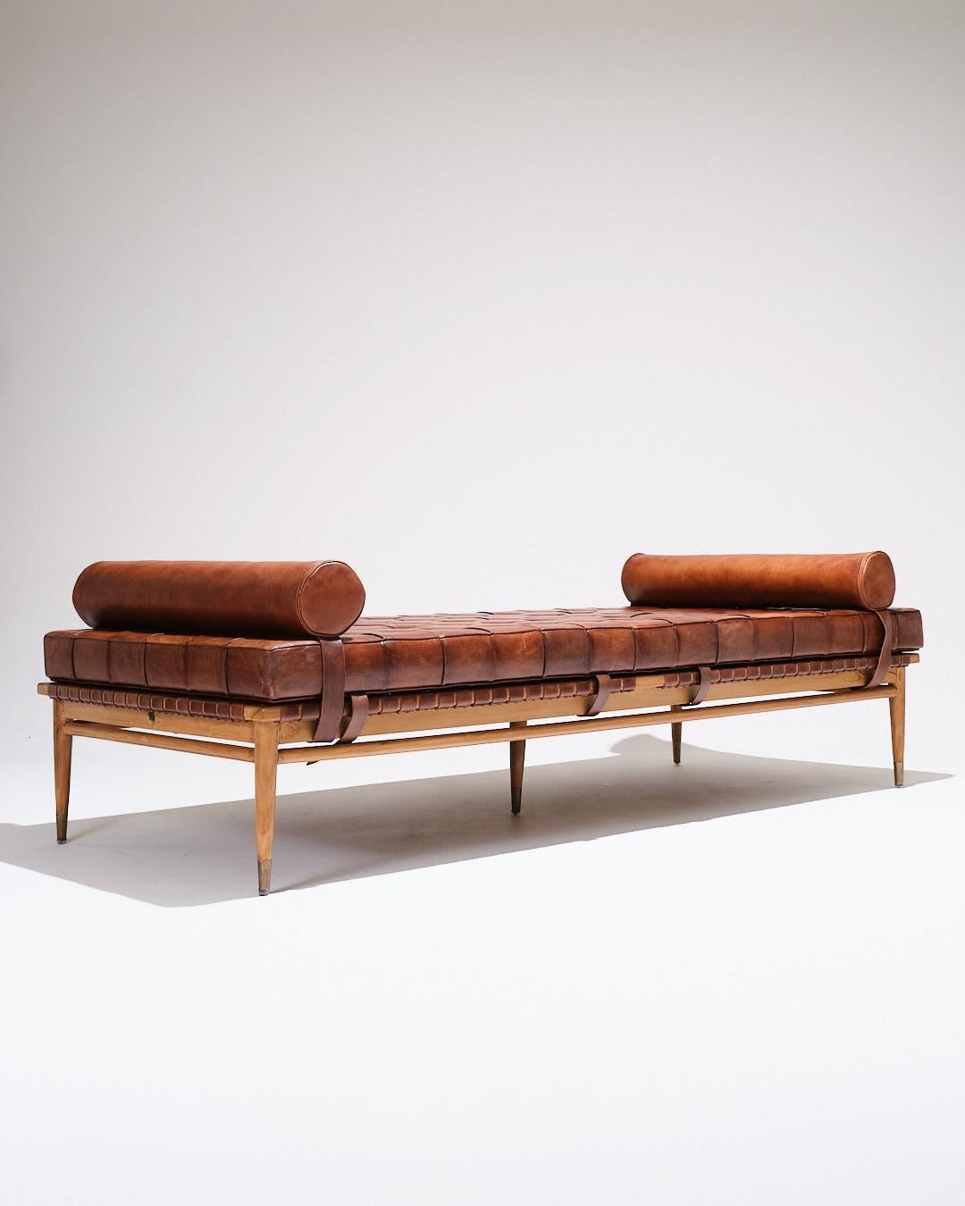 Fin du 20e siècle Lit de jour en cuir et Wood, Olivier De Schrijver, 1970 en vente