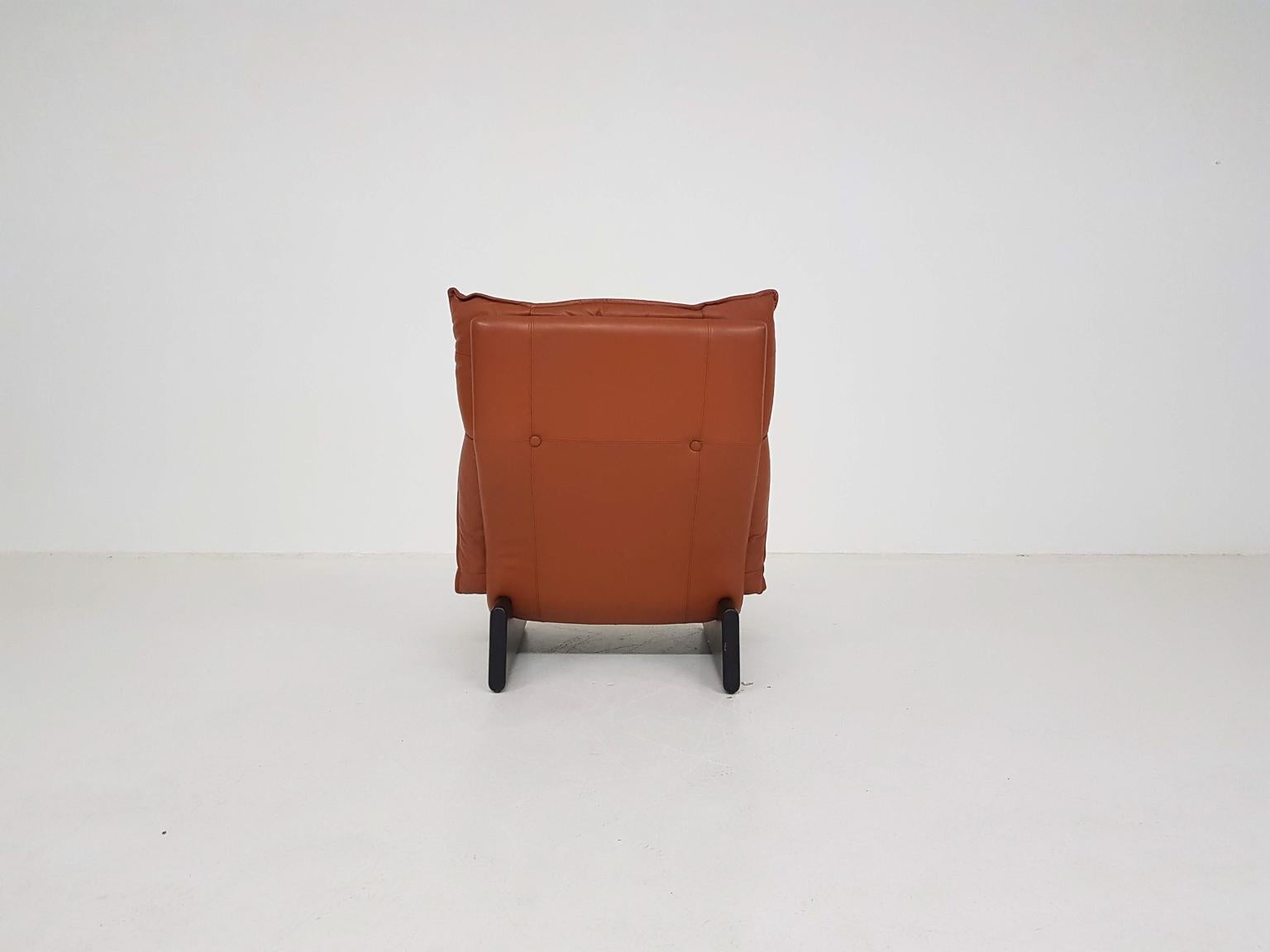Leather and Wood Lounge Chair by Leolux, Dutch Modern Design, 1970s In Good Condition In Amsterdam, NL