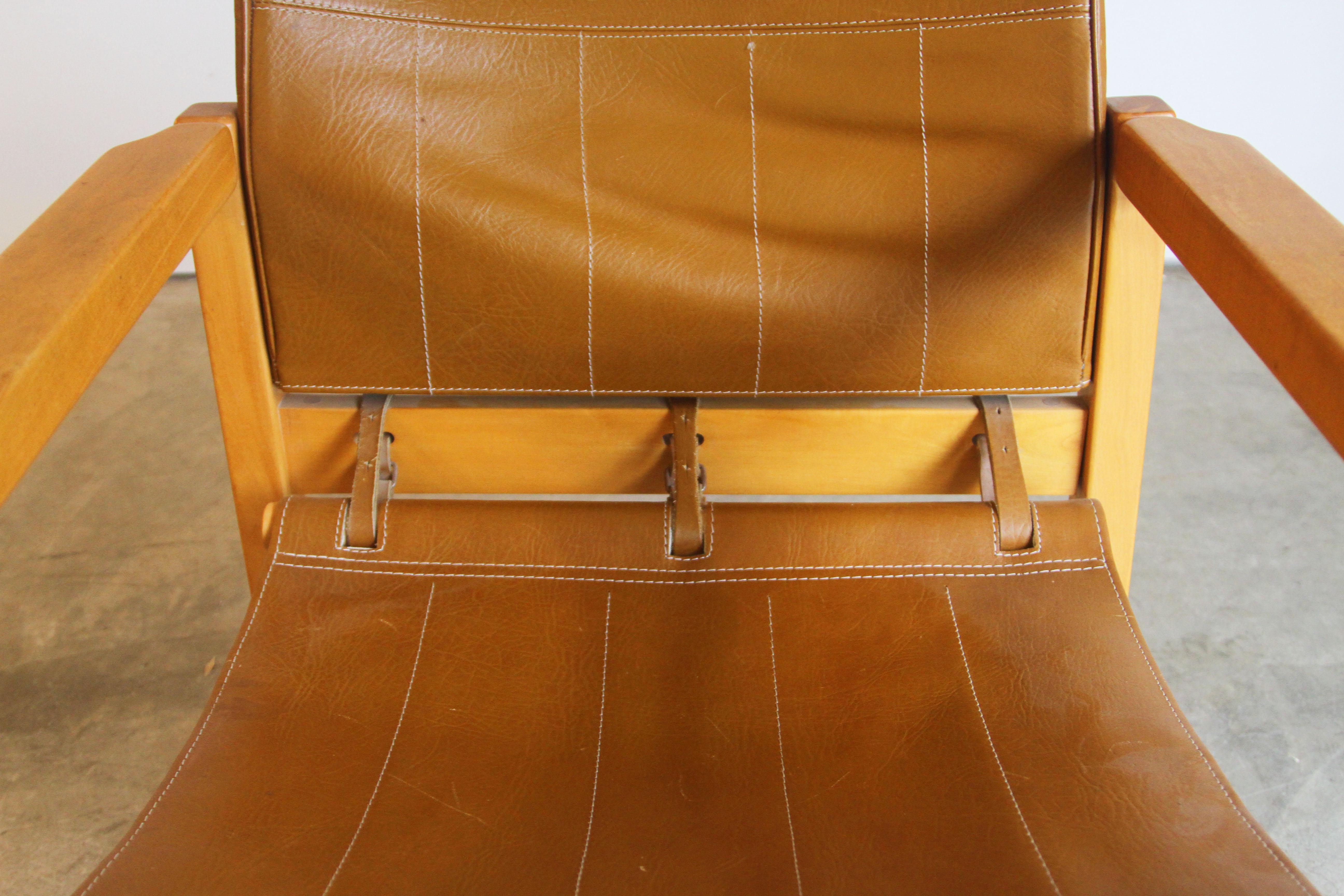 lounge chair leather and wood