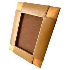 Marco de piel y madera al estilo de Ralph Lauren