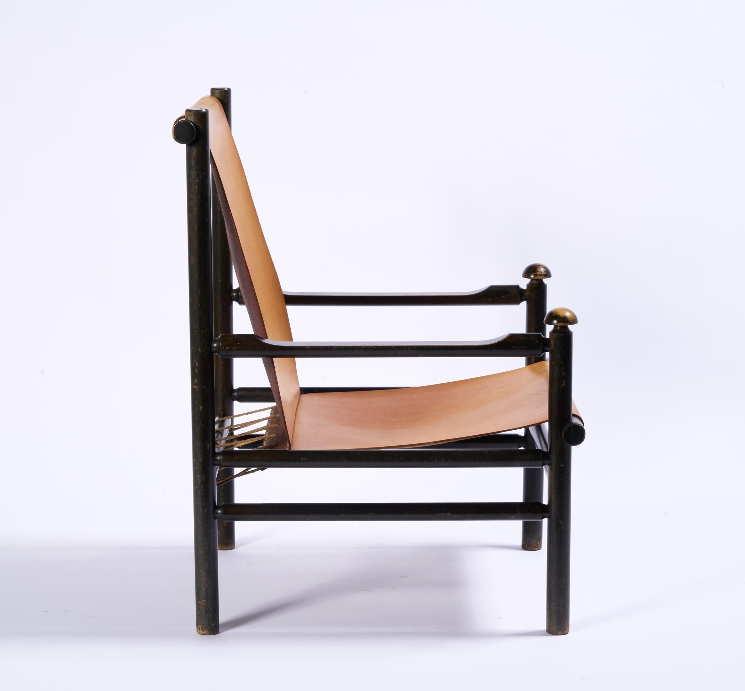 Sling Chairs aus Leder und Holz, niederländischer Designer, ein Paar im Zustand „Gut“ im Angebot in Greensboro, NC