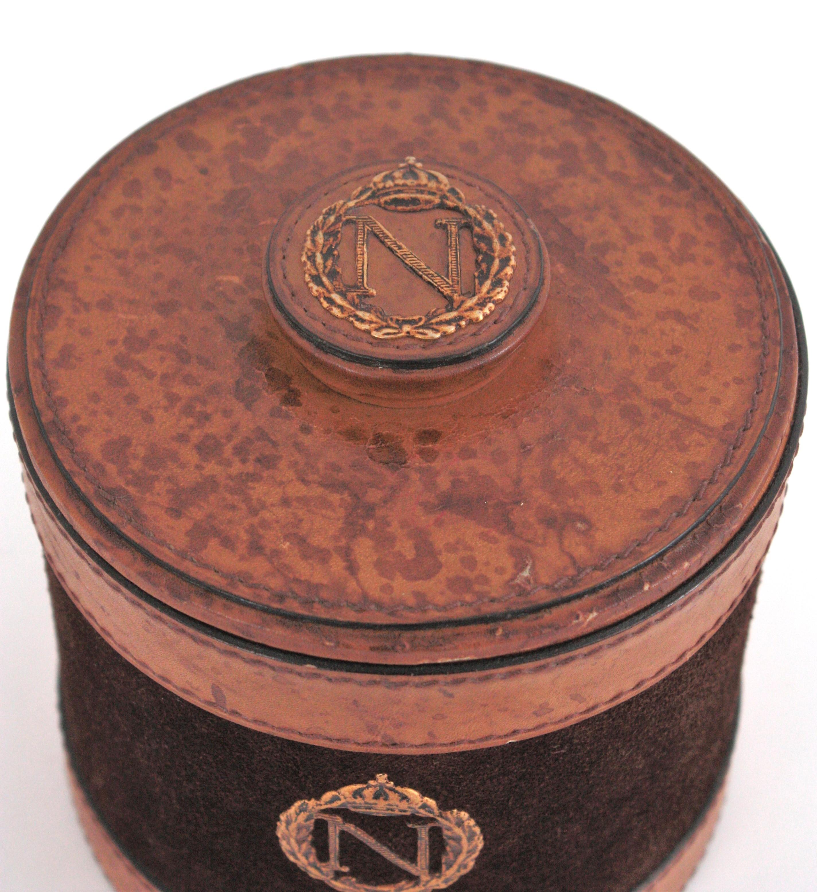 Caja humidificador de tabaco en cuero y madera , Francia años 50 siglo XX en venta