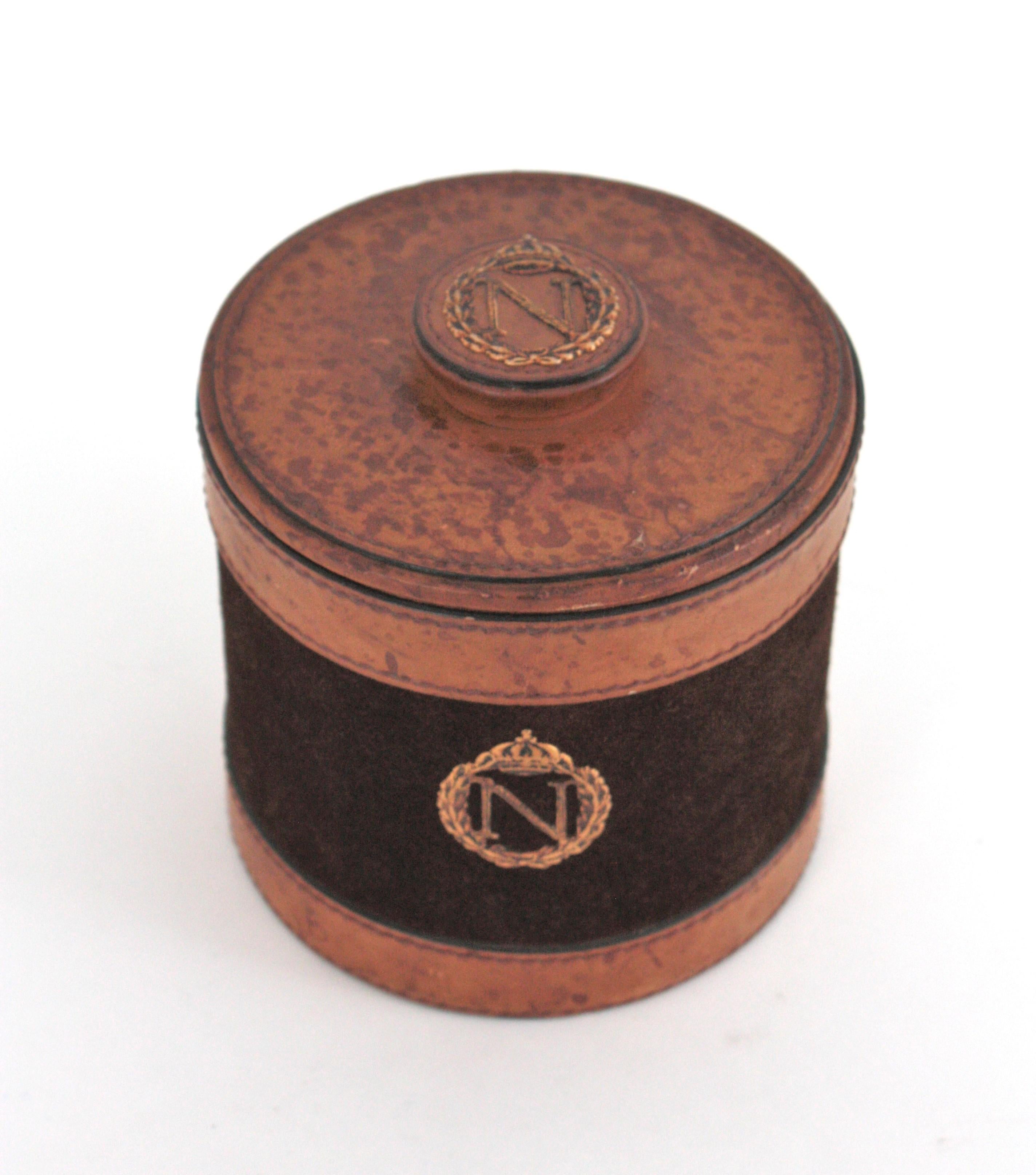 Caja humidificador de tabaco en cuero y madera , Francia años 50 Cuero en venta