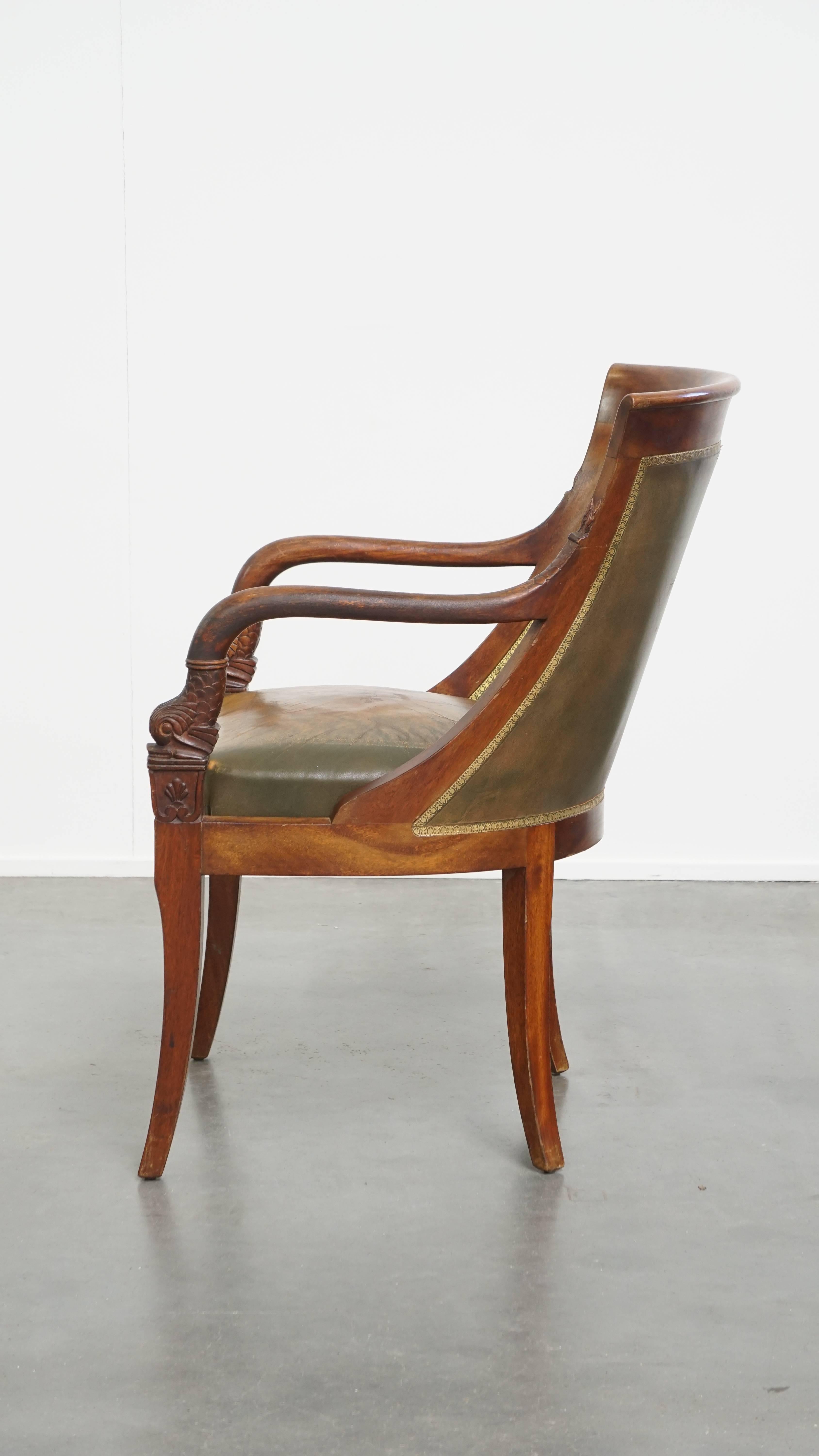 Sedia da scrivania in pelle e legno in stile Impero dei primi del Novecento In condizioni discrete in vendita a Harderwijk, NL
