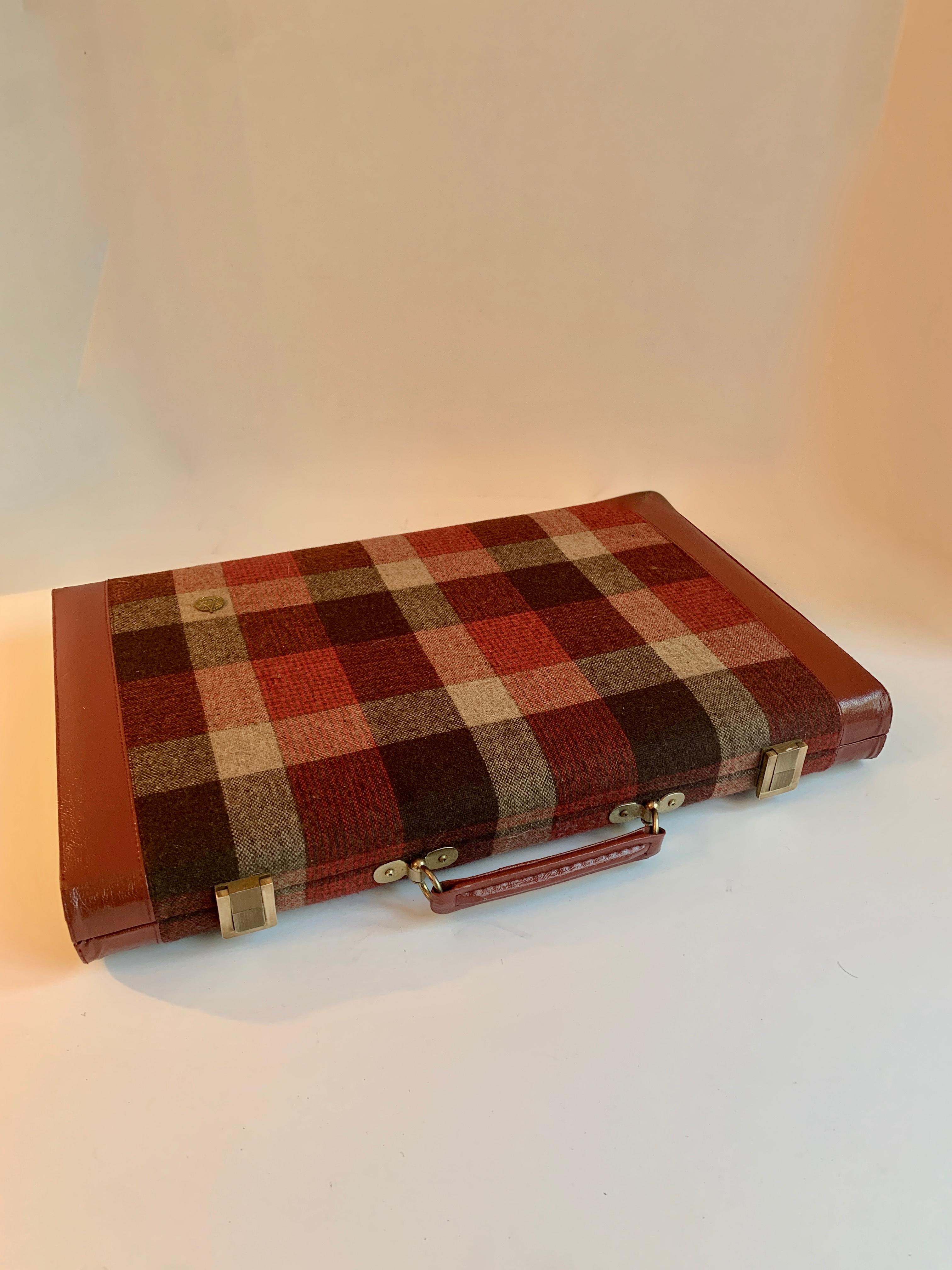 Leather and Wool Backgammon Suitcase Style Backgammon Set 5
