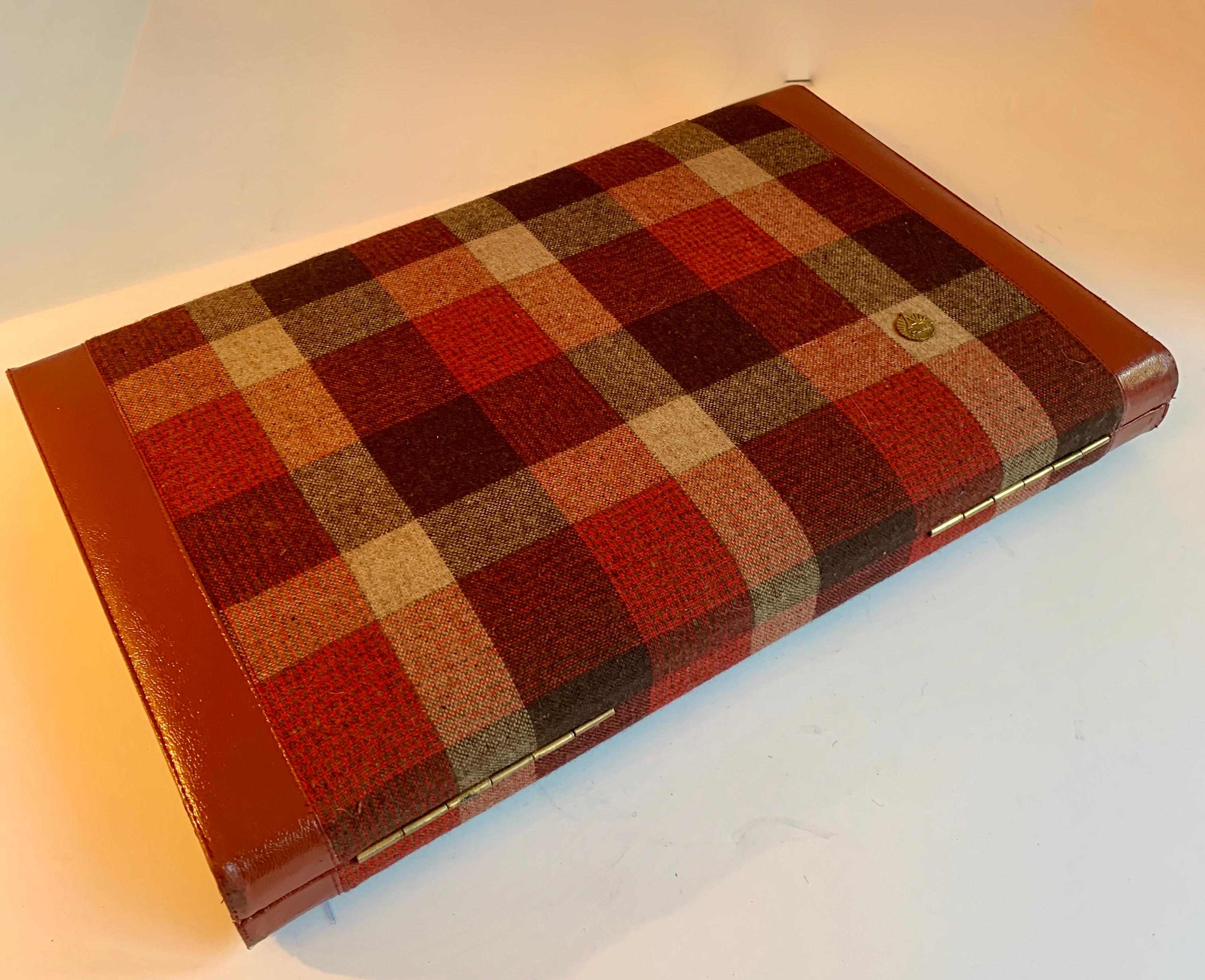 Leather and Wool Backgammon Suitcase Style Backgammon Set 6