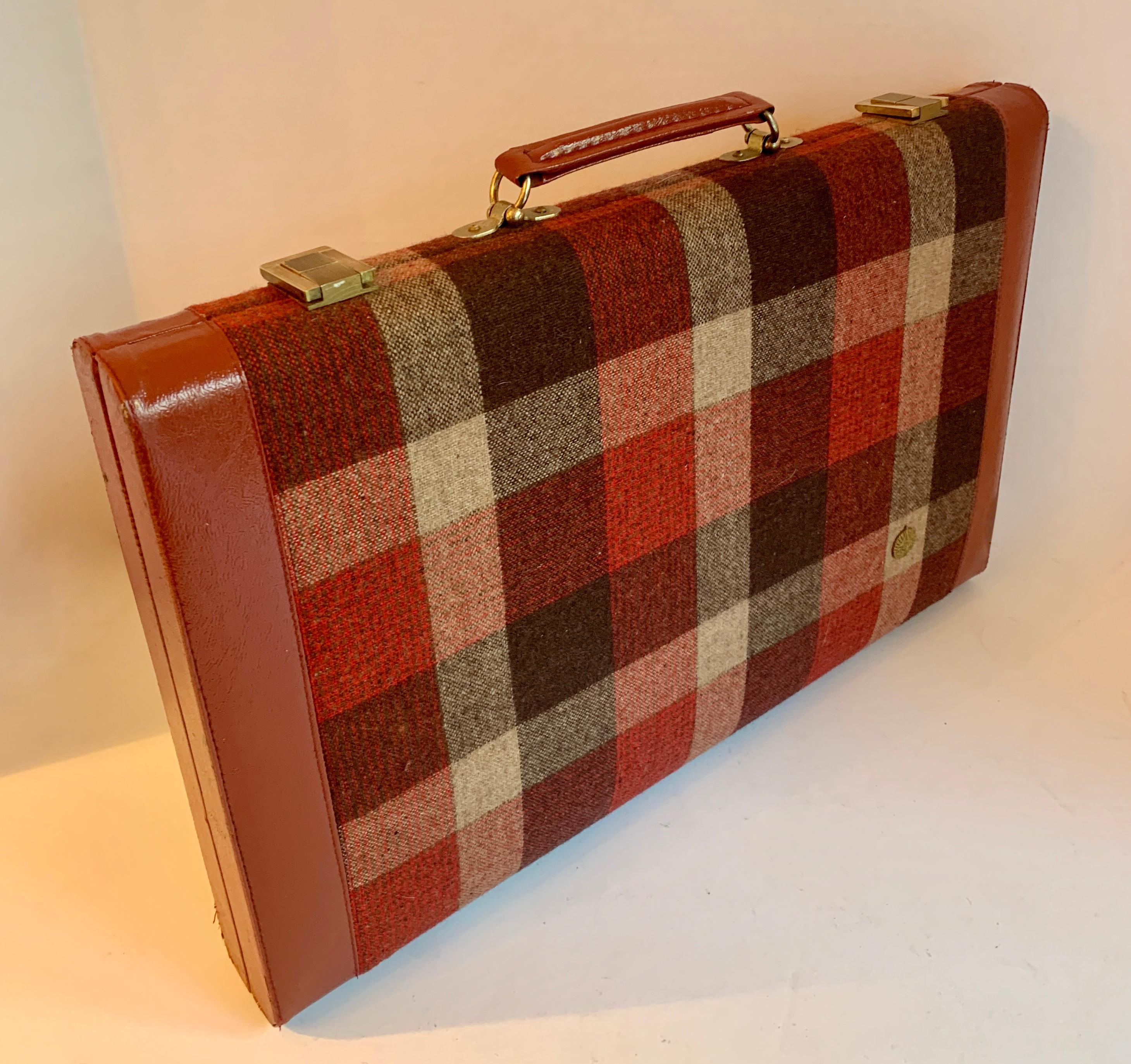 Leather and Wool Backgammon Suitcase Style Backgammon Set 2