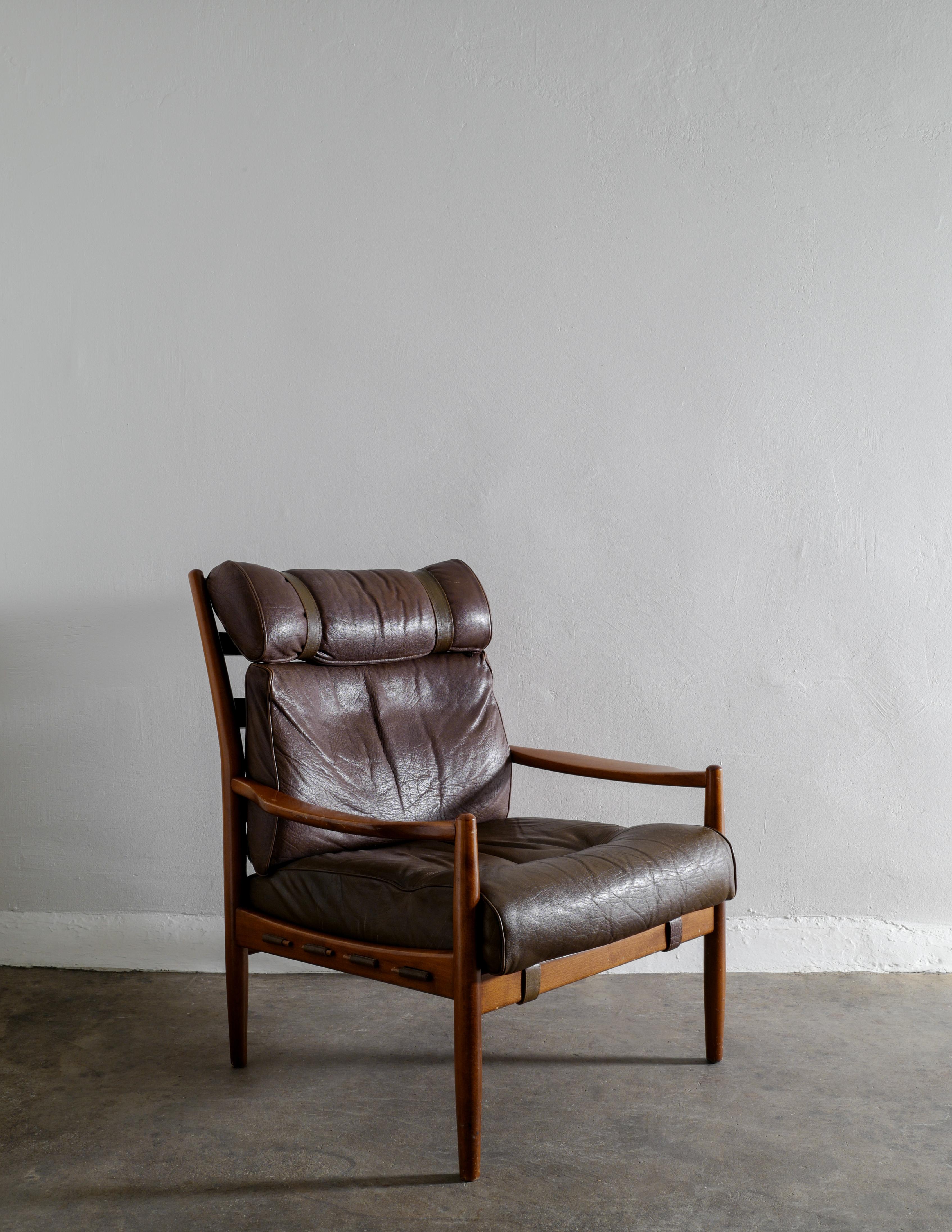 Rare armchair in dark brown buffalo leather and walnut designed by Ingemar Thillmark in the 1960s and produced by 