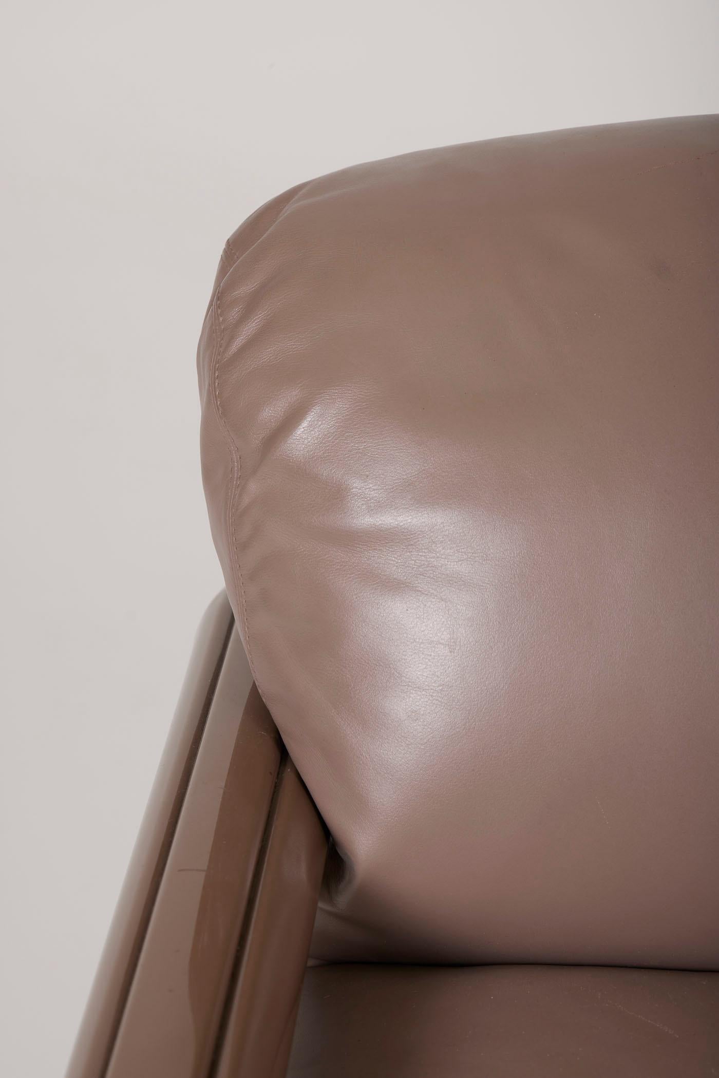 Leather armchair by Gae Aulenti For Sale 5