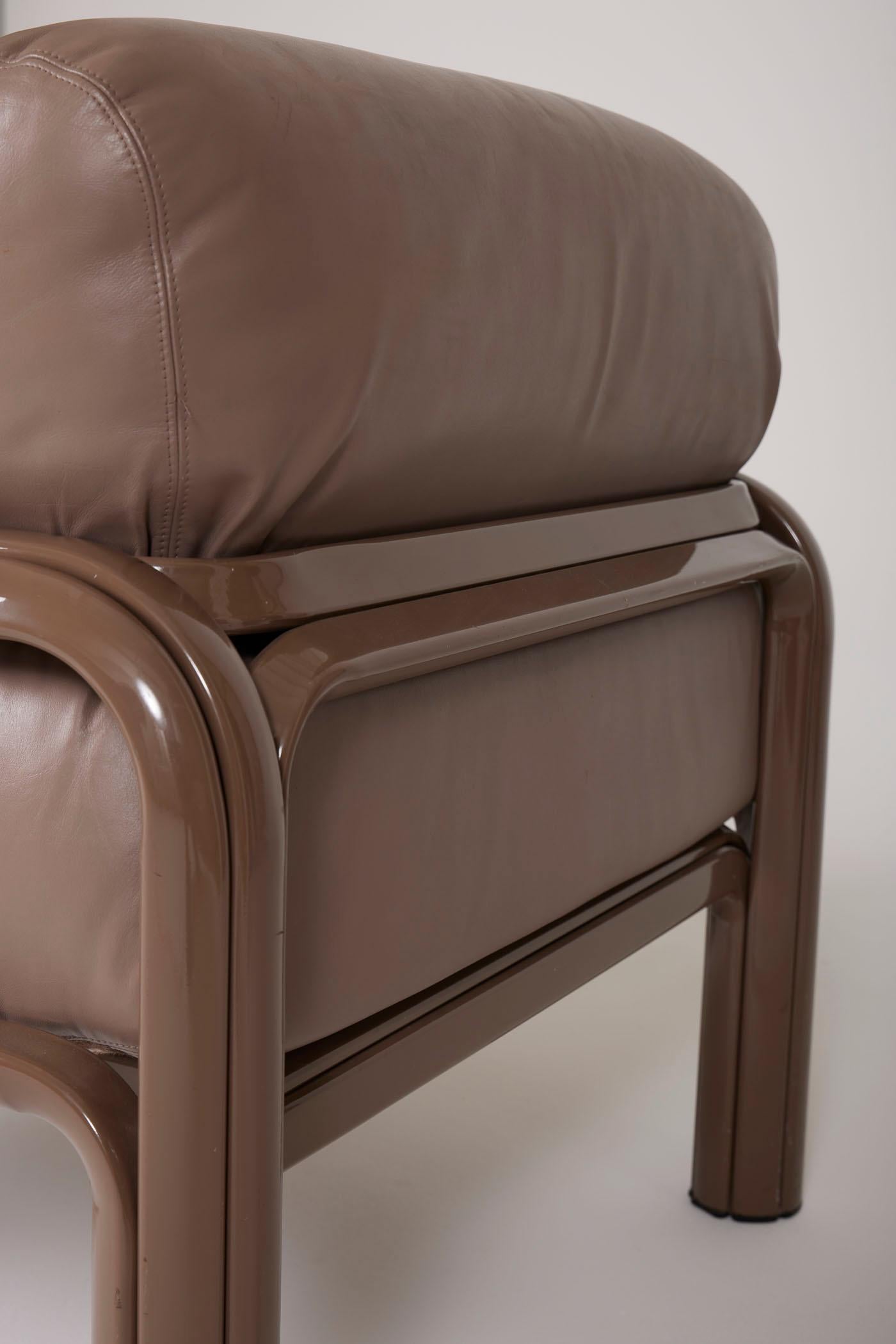 Leather armchair by Gae Aulenti 8