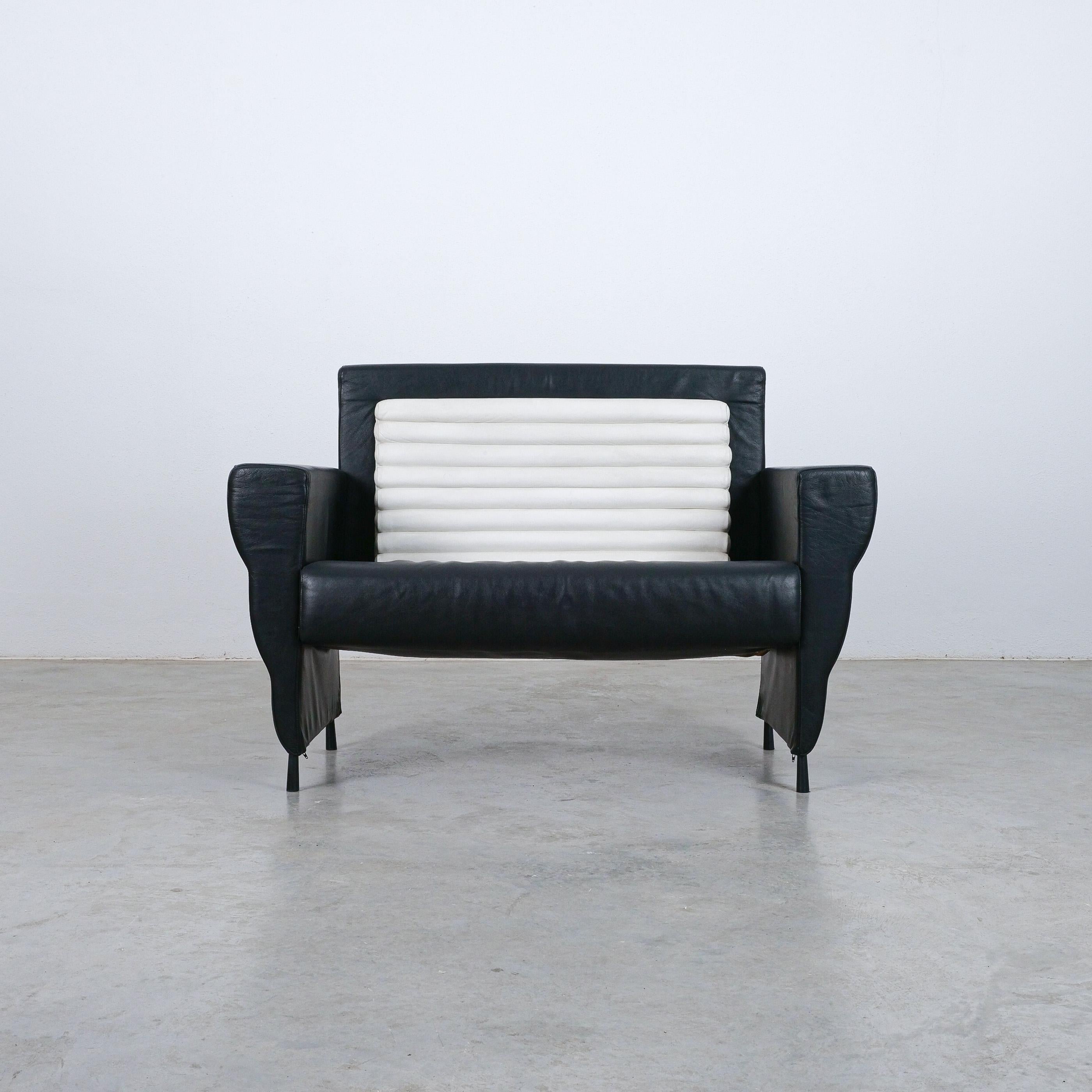 Fauteuil en cuir noir d'Ugo La Pietra, 1985 Bon état - En vente à Vienna, AT