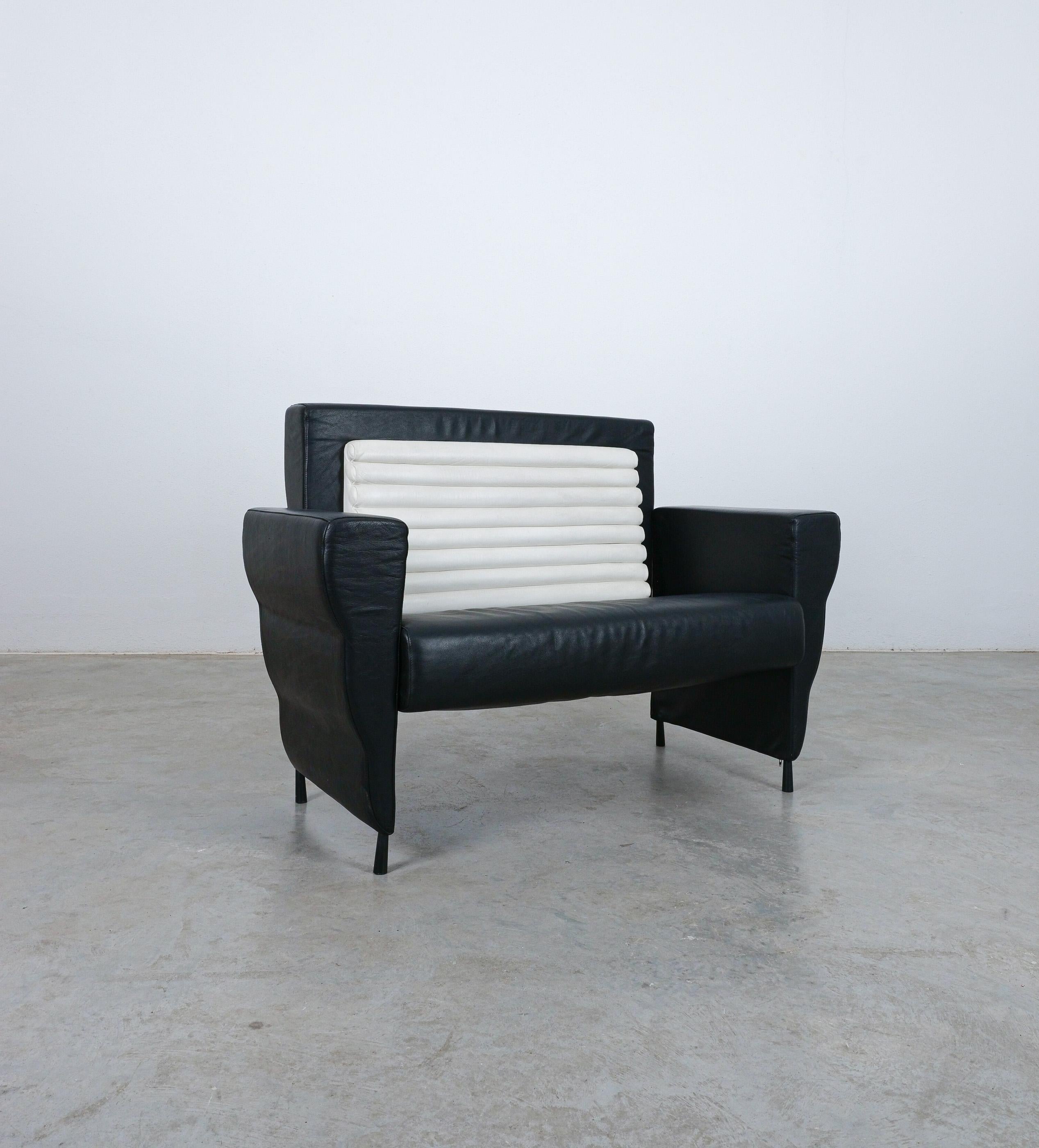 Fin du 20e siècle Fauteuil en cuir noir d'Ugo La Pietra, 1985 en vente