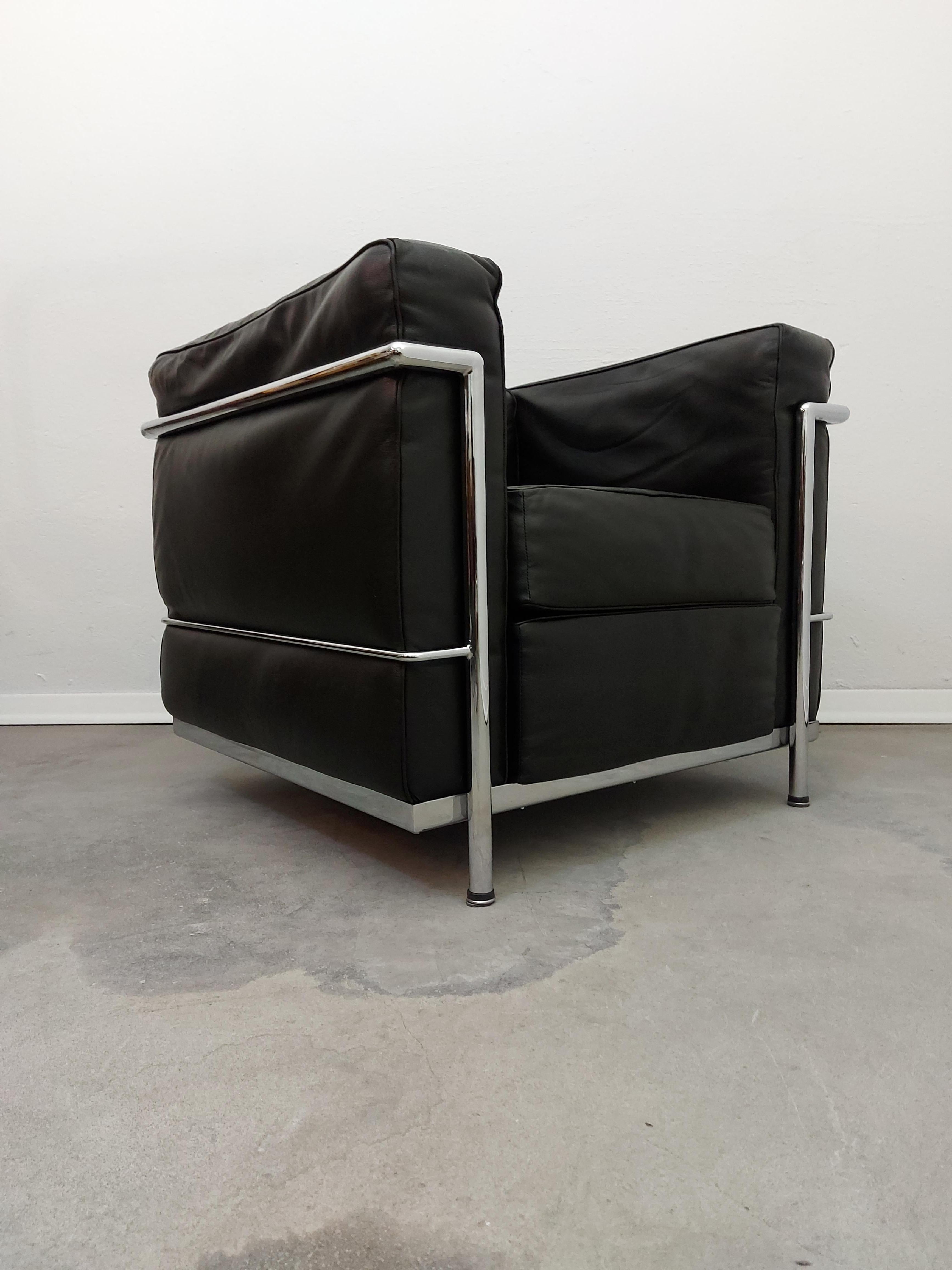 Leather Armchair (Chromed frame) LC, 1990 s For Sale 7