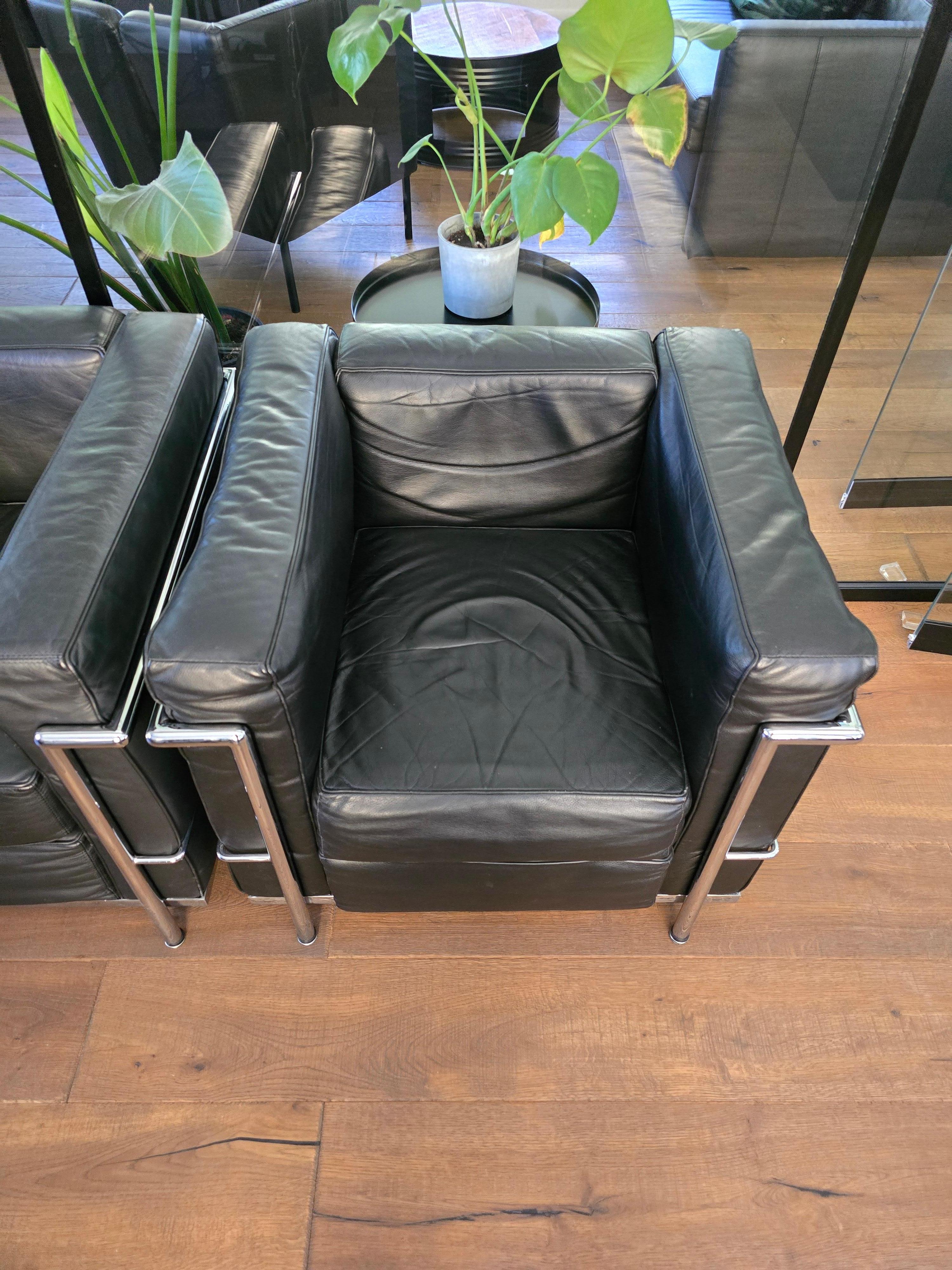 Leather Armchair (Chromed frame) LC, 1990 s For Sale 9