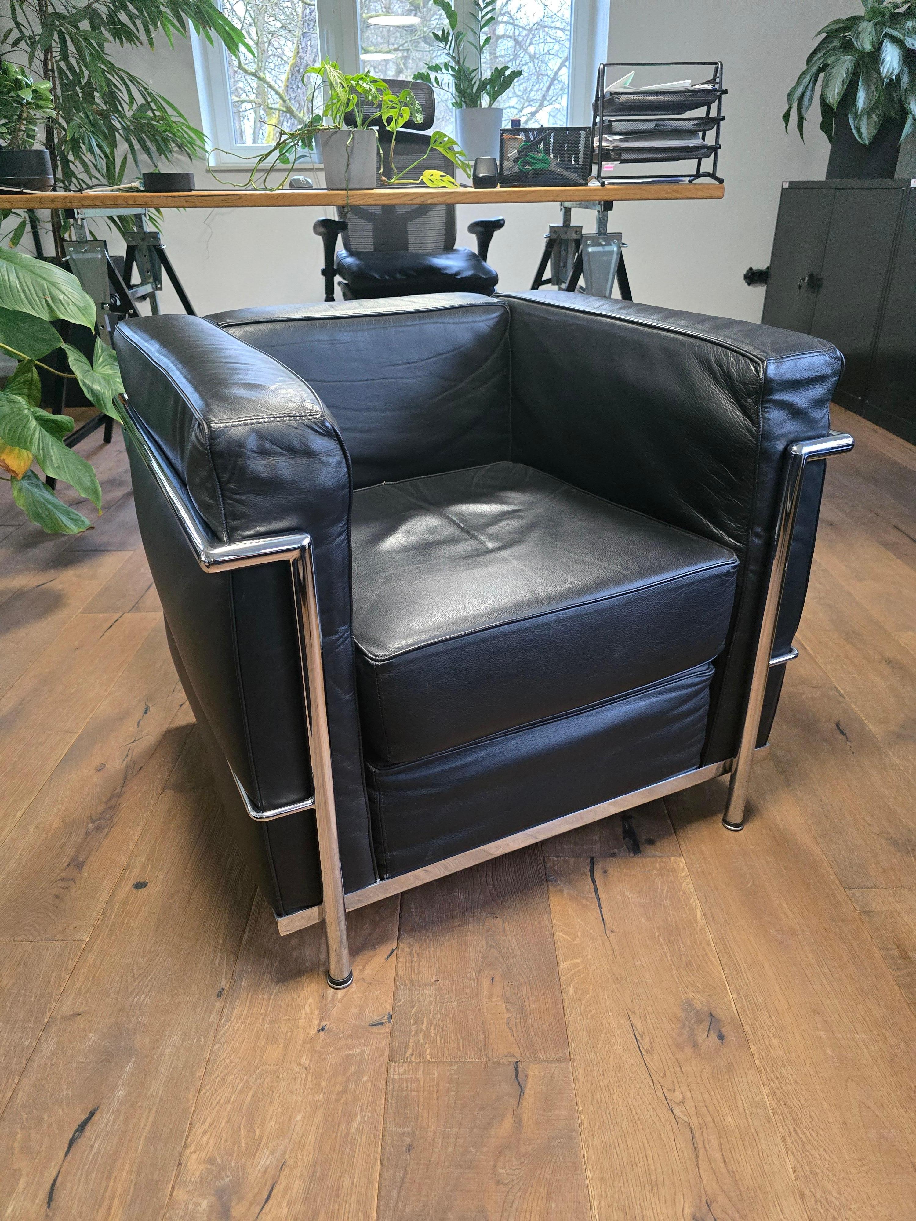 Leather Armchair (Chromed frame) LC, 1990 s For Sale 13