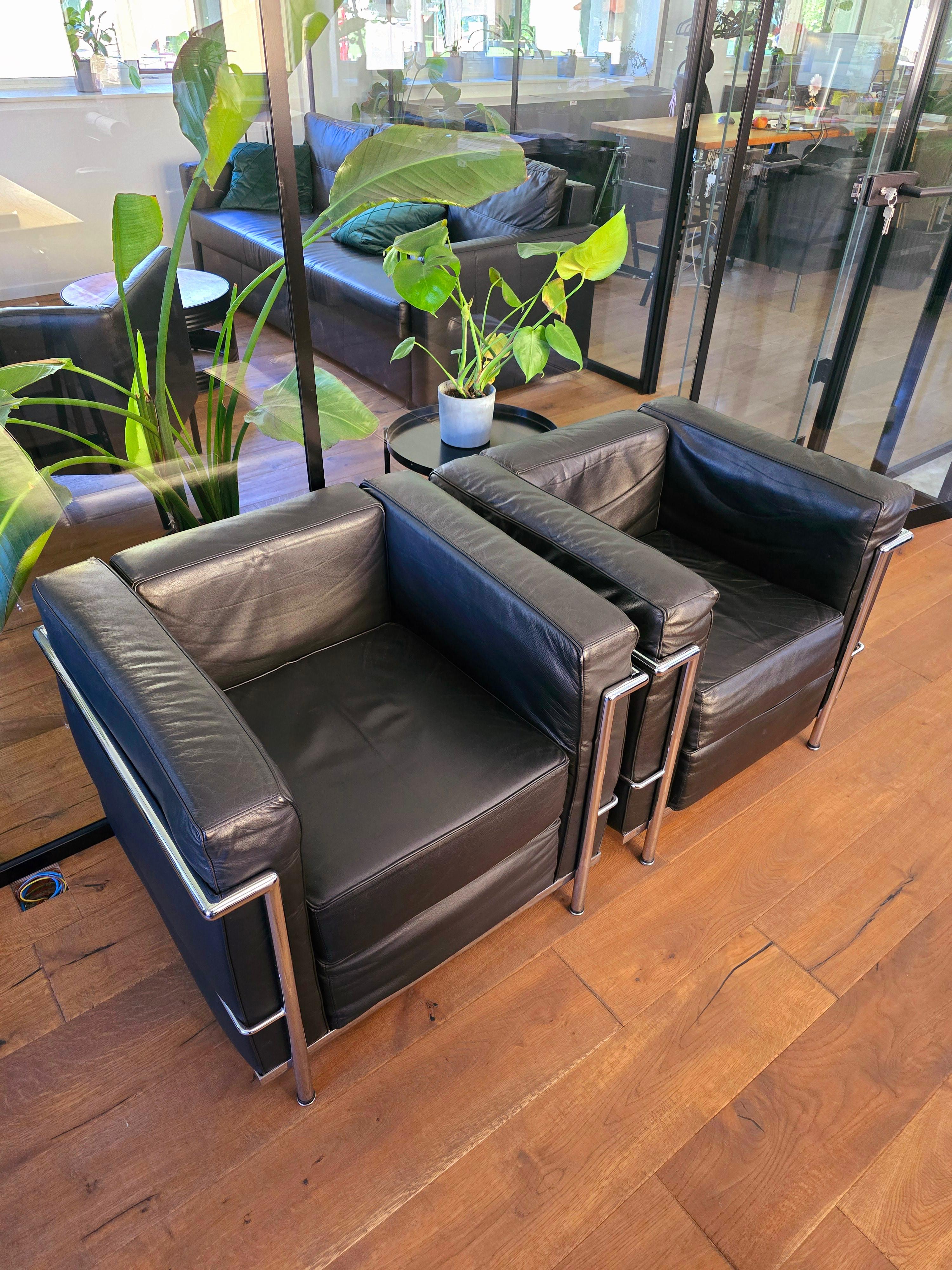 Leather Armchair (Chromed frame) LC, 1990 s For Sale 8