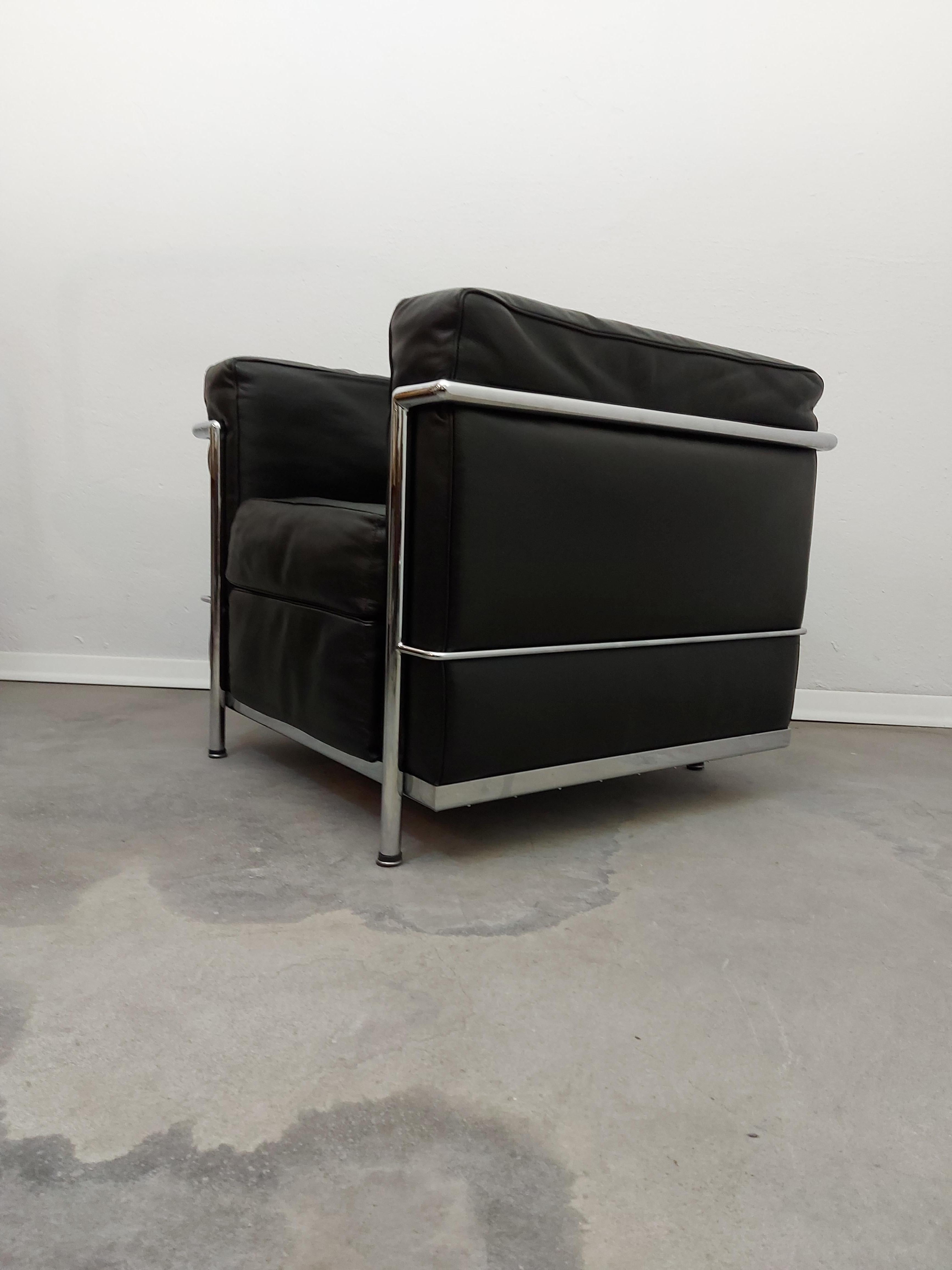 Leather Armchair (Chromed frame) LC, 1990 s For Sale 1