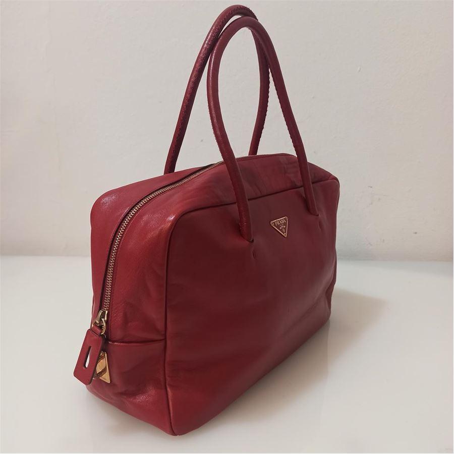 Calf leather Red color Double handle Zip closure No locker Zipped internal pocket Cm 35 x 19 x 12 (1377 x 74 x 472 inches) Few signs as in pictures
