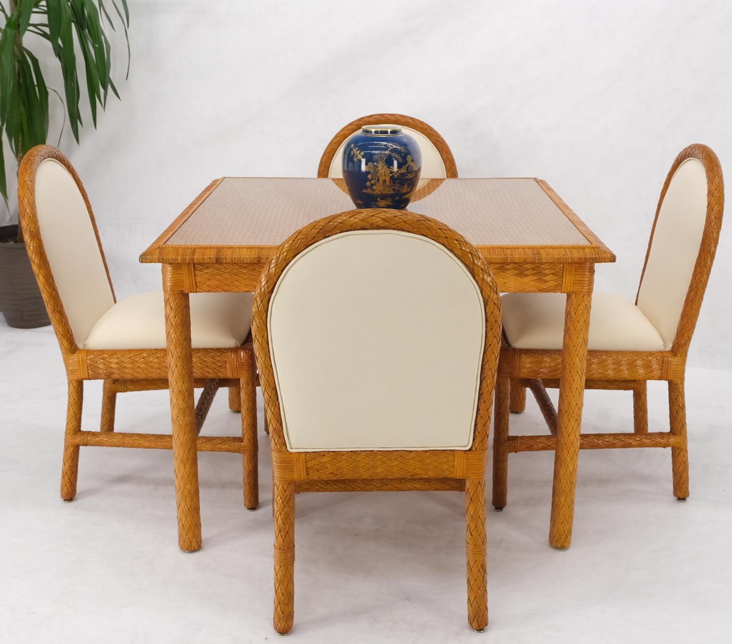 Table de salle  manger carre en cuir tress style osier avec 4 chaises dessus en verre en vente 6