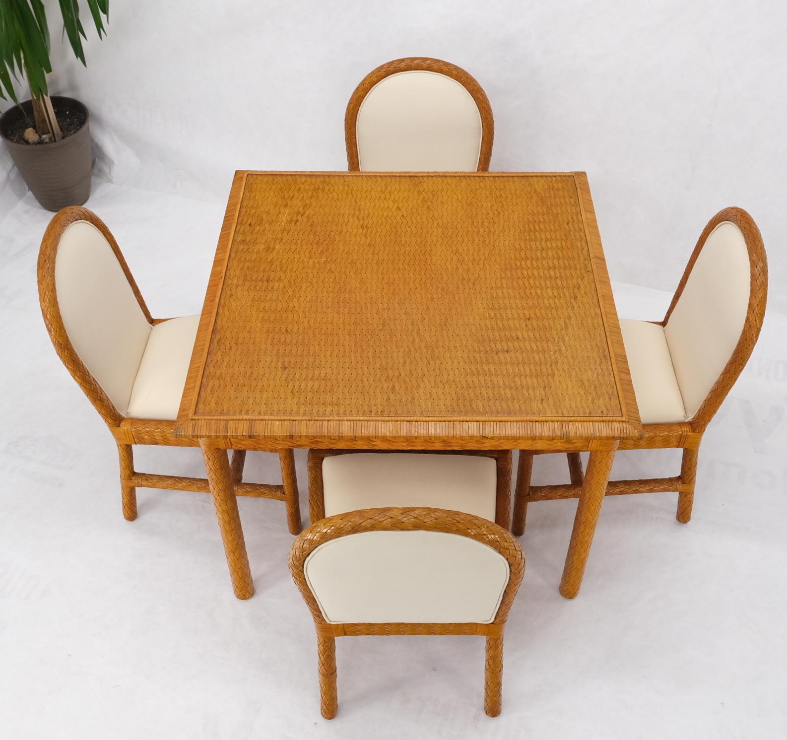 Table de salle  manger carre en cuir tress style osier avec 4 chaises dessus en verre en vente 7