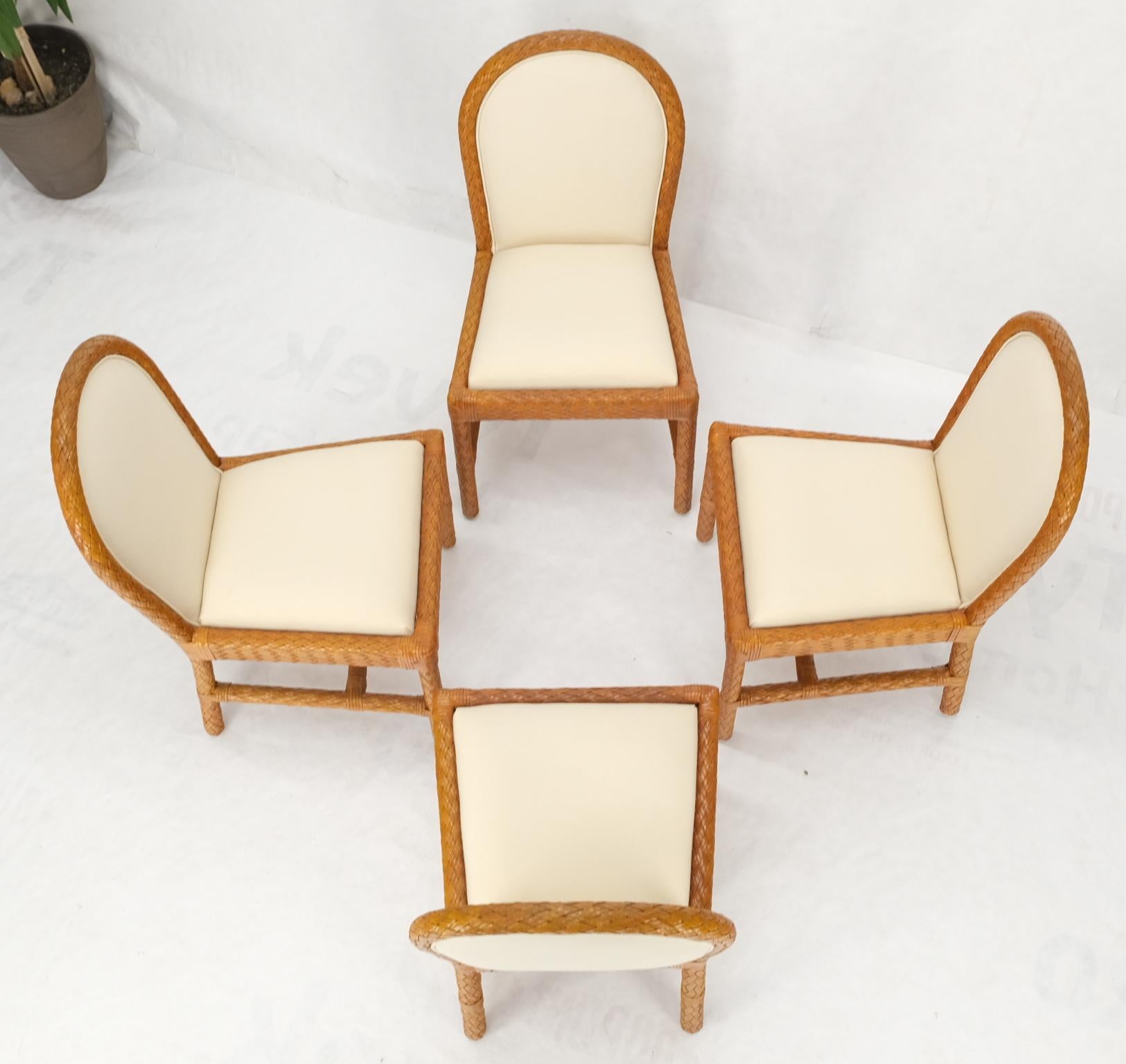 Table de salle  manger carre en cuir tress style osier avec 4 chaises dessus en verre en vente 10