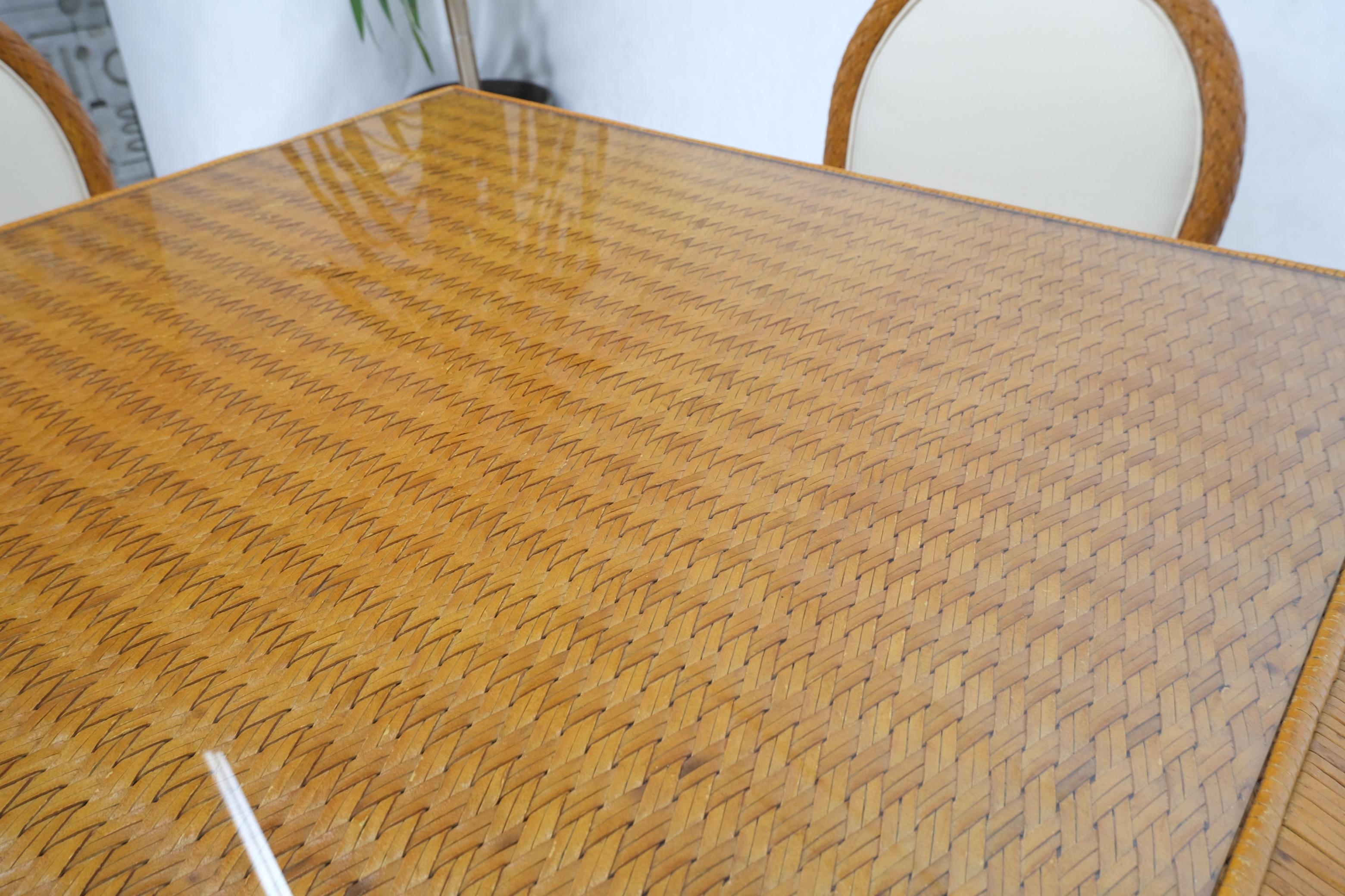 Laqué Table de salle  manger carre en cuir tress style osier avec 4 chaises dessus en verre en vente