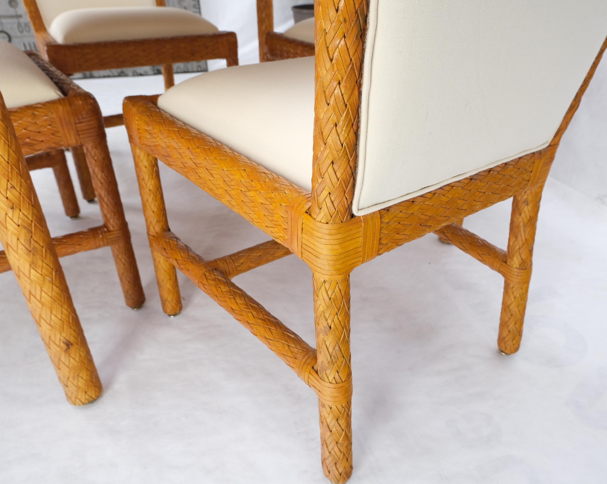 20ième siècle Table de salle  manger carre en cuir tress style osier avec 4 chaises dessus en verre en vente
