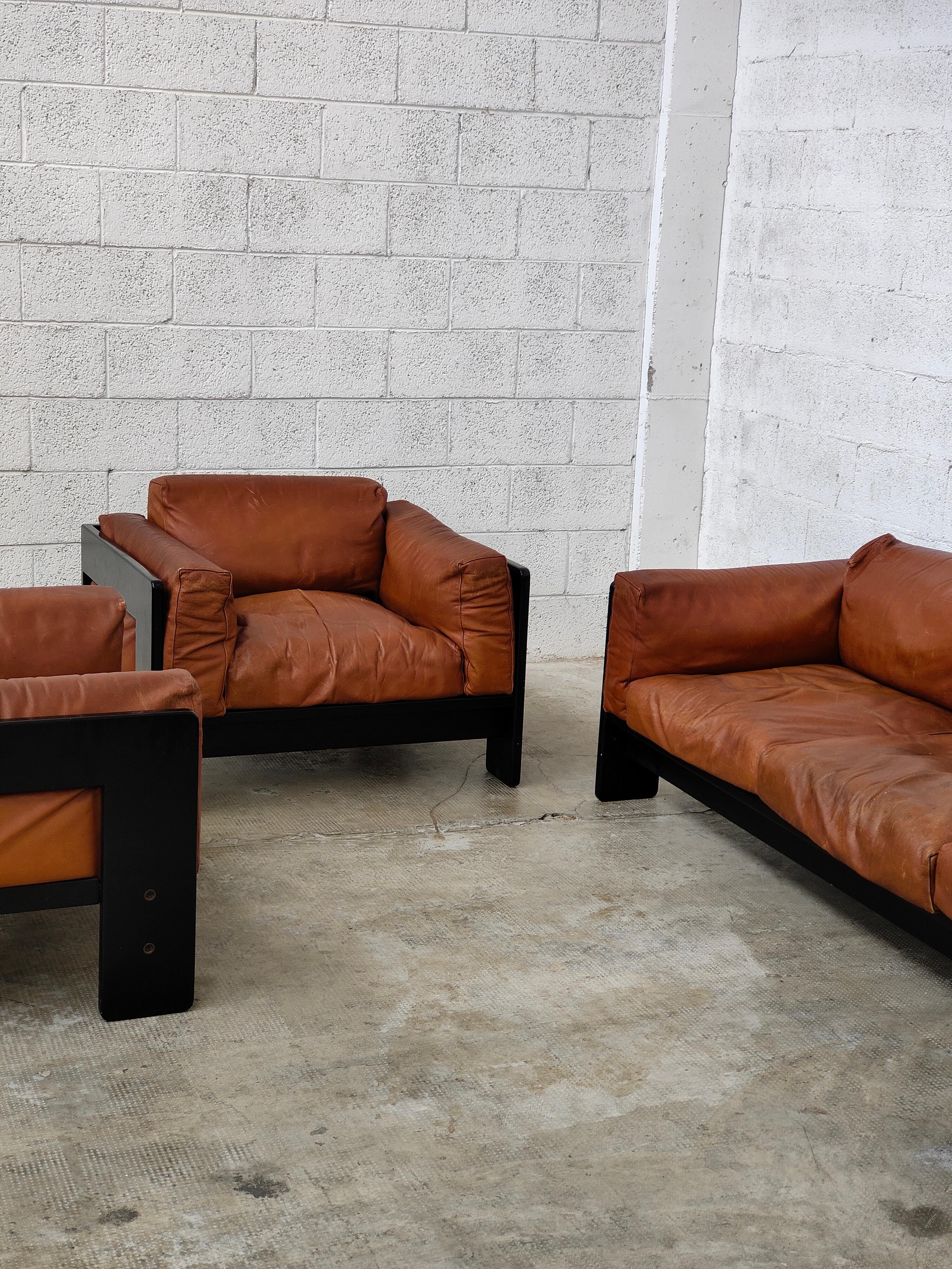 Leather Bastiano Sofa and Armchairs by Afra & Tobia Scarpa for Gavina 60s In Good Condition For Sale In Padova, IT