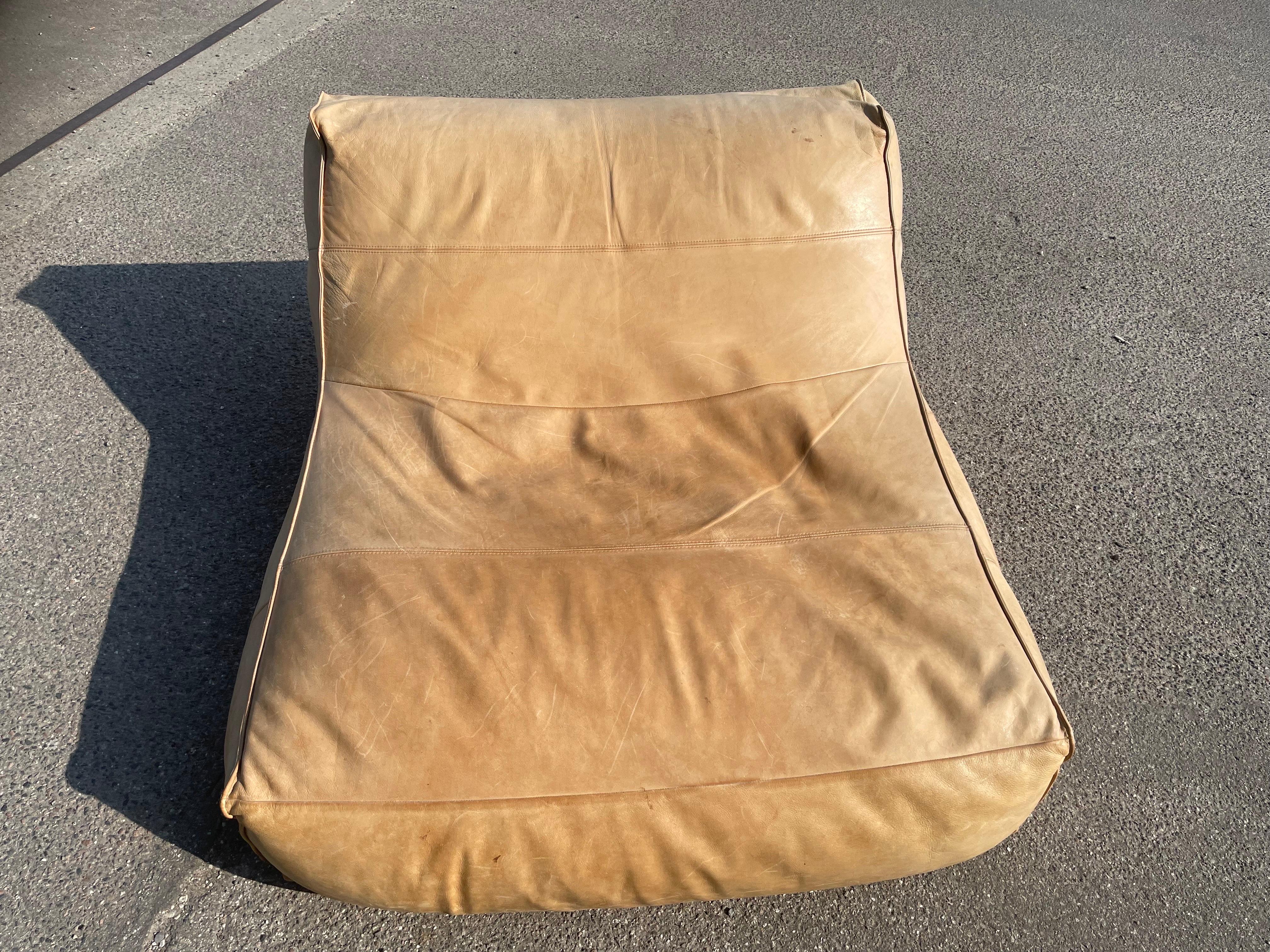 Mid-Century Modern danish design in 'De Sede Style'. A huge leather bean bag chair from Iddesign, Denmark 1980's in smooth leather adjustable decorative and comfortable..