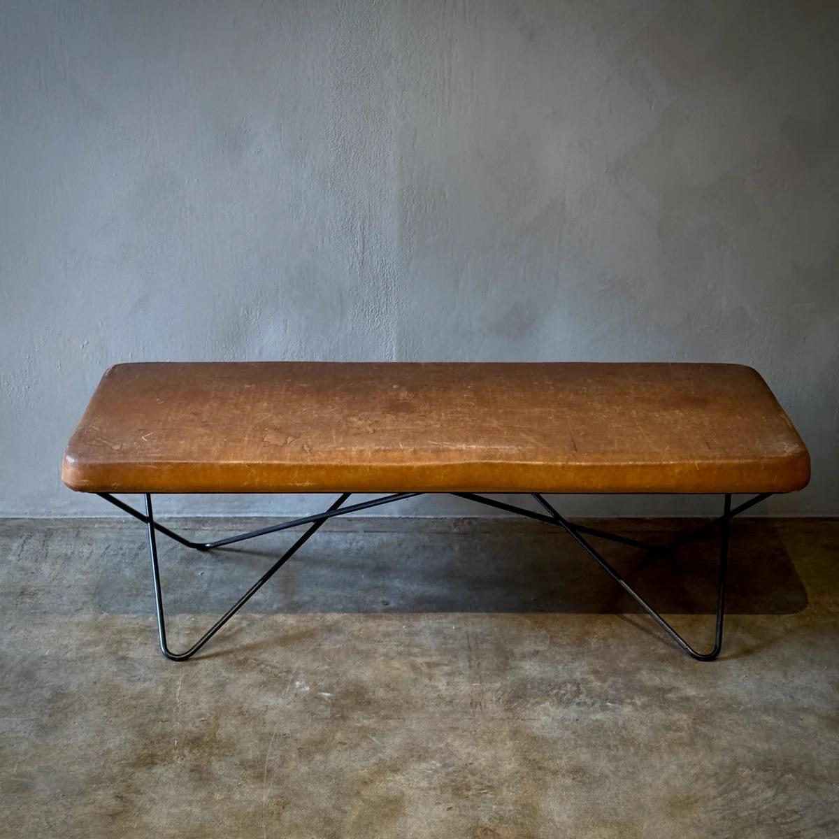 Cuir Banc en cuir en vente