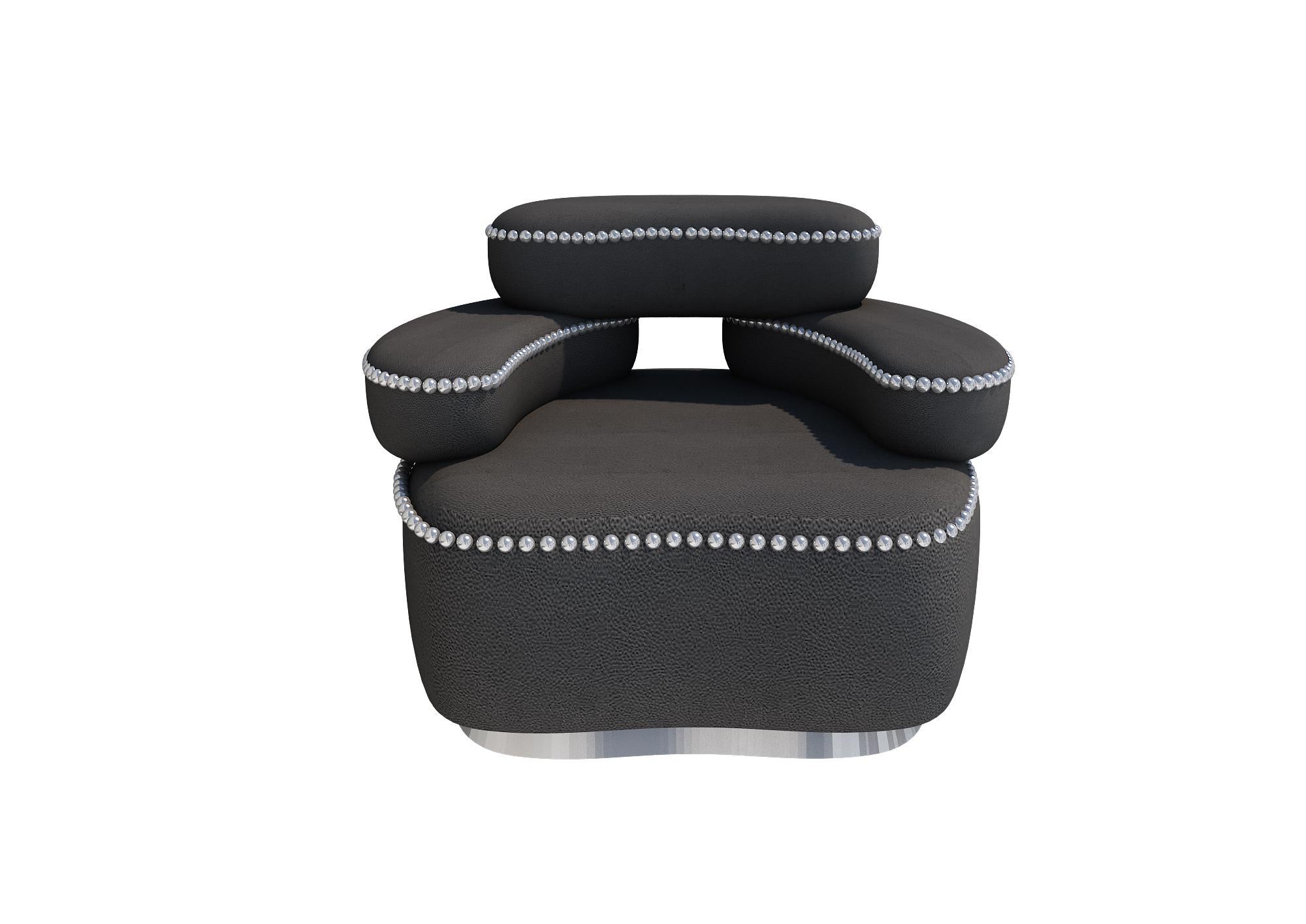 Chaise longue Alfie en cuir noir par Melis Tatlicibasi
Dimensions : L 65 x L 65 x H 85 cm
Matériaux : Cuir. 

Également disponible en tissu d'ameublement, boucle, velours ou cuir, base peinte en laiton, argent ou or, laquared noir ou beige, bois