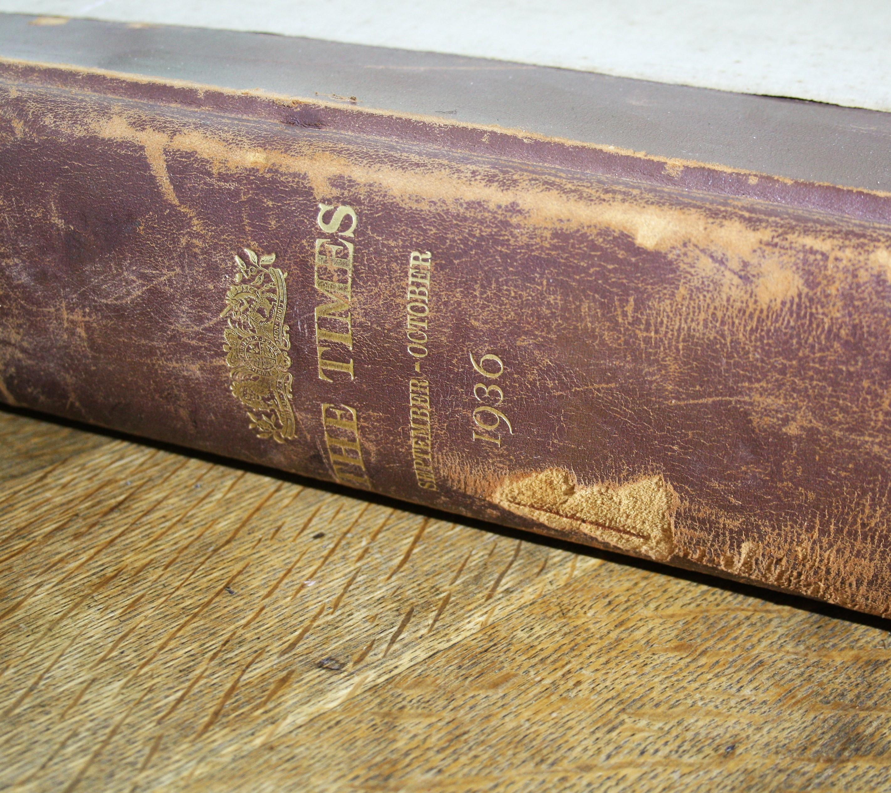 20ième siècle Édition royale en cuir reliée du journal The Times de 1936 dans un superbe état en vente