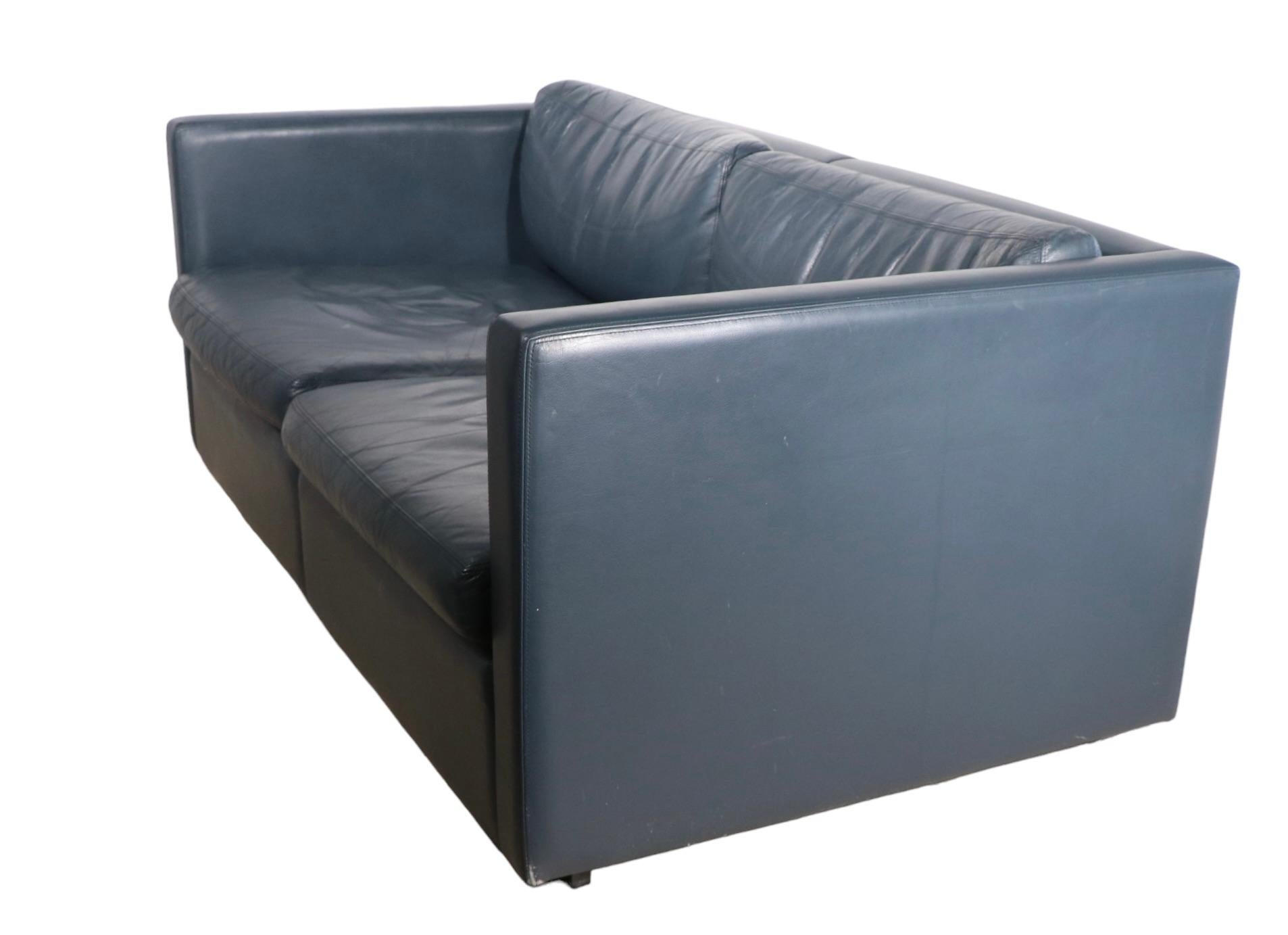 pfister sofa knoll