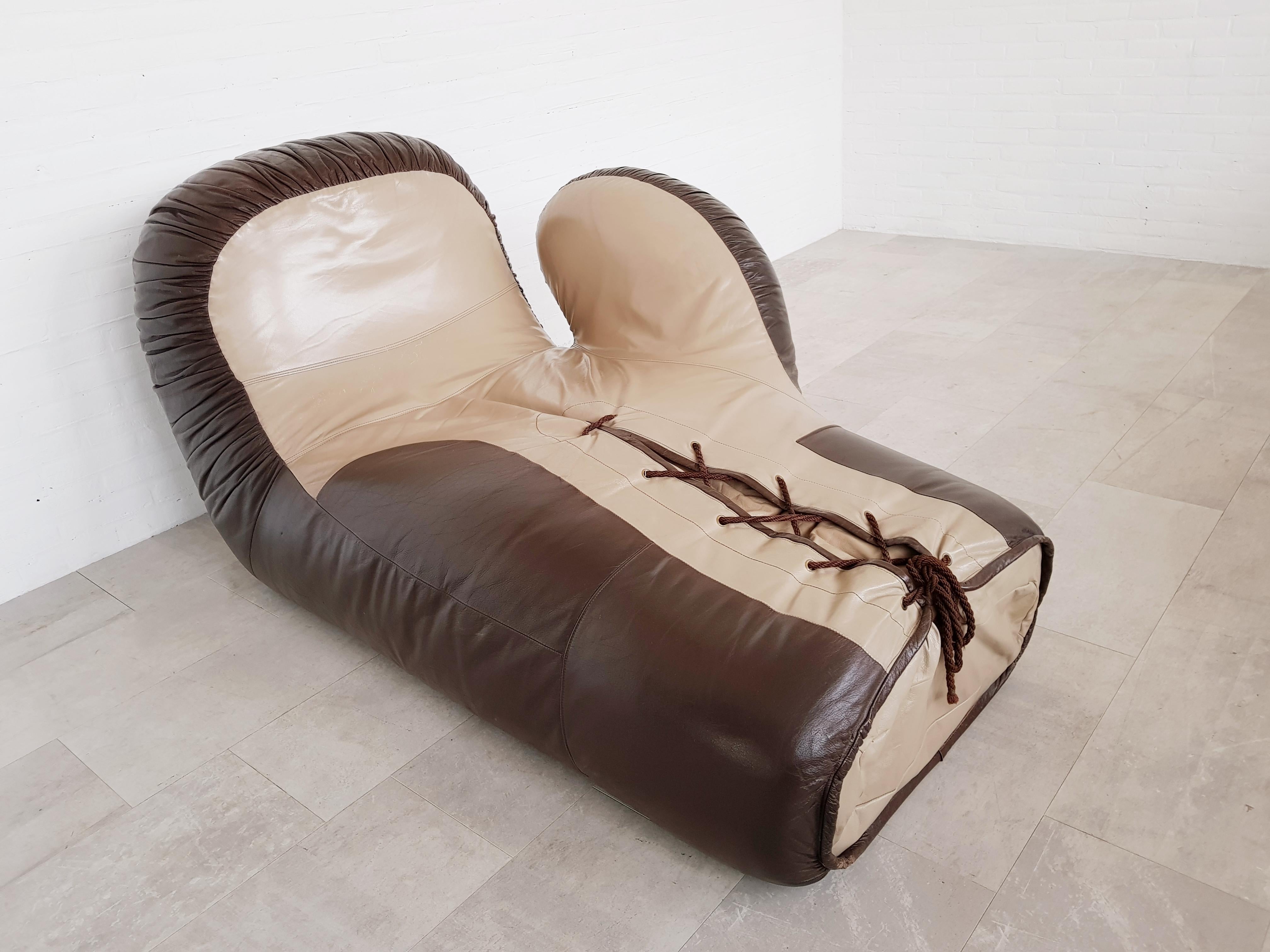 Leather boxing glove lounge chair by De Sede In Good Condition In Antwerp, BE