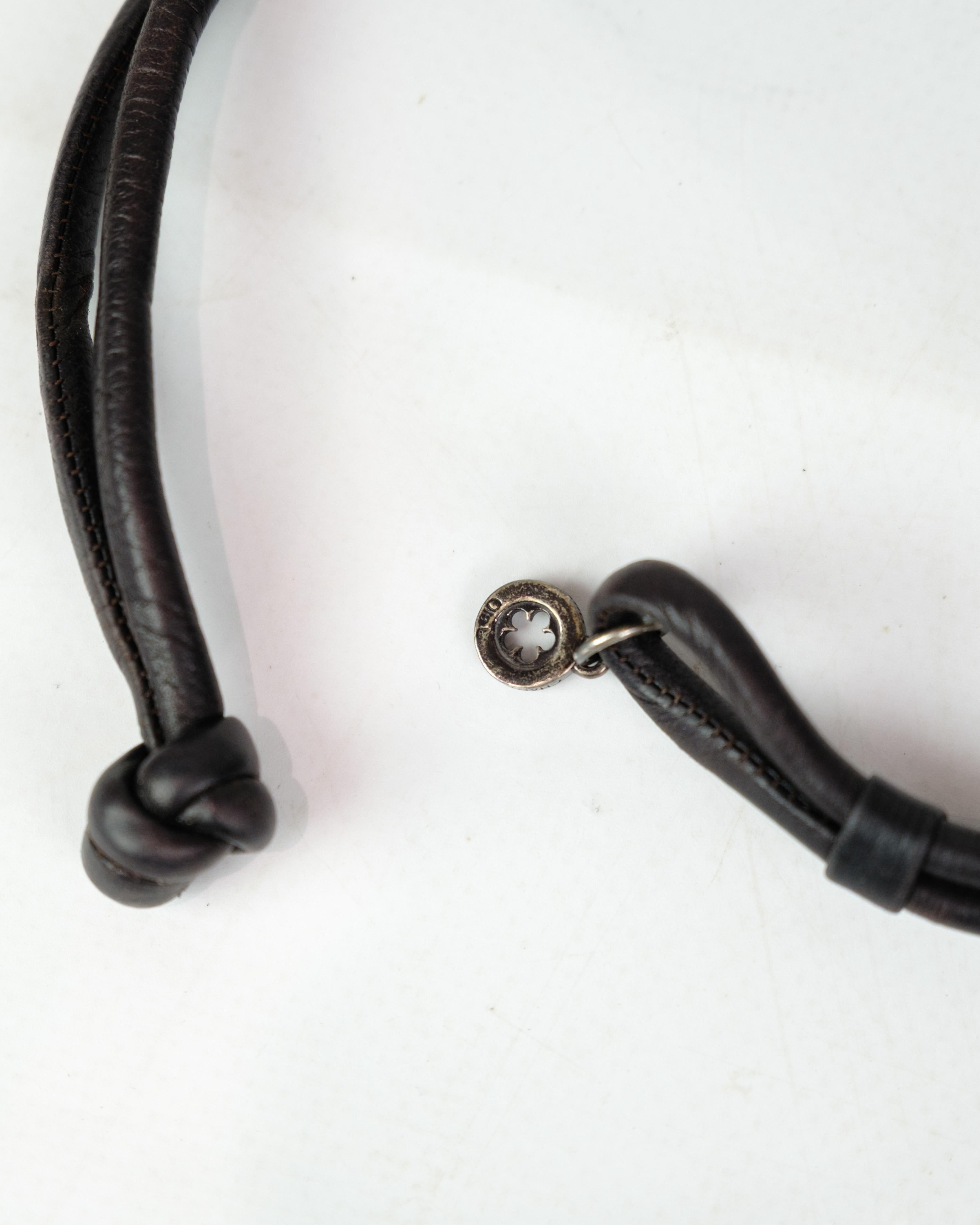 Bracciale in pelle in oro 18 carati con diamanti e 4 charme di Ole Lynggaard in vendita 1