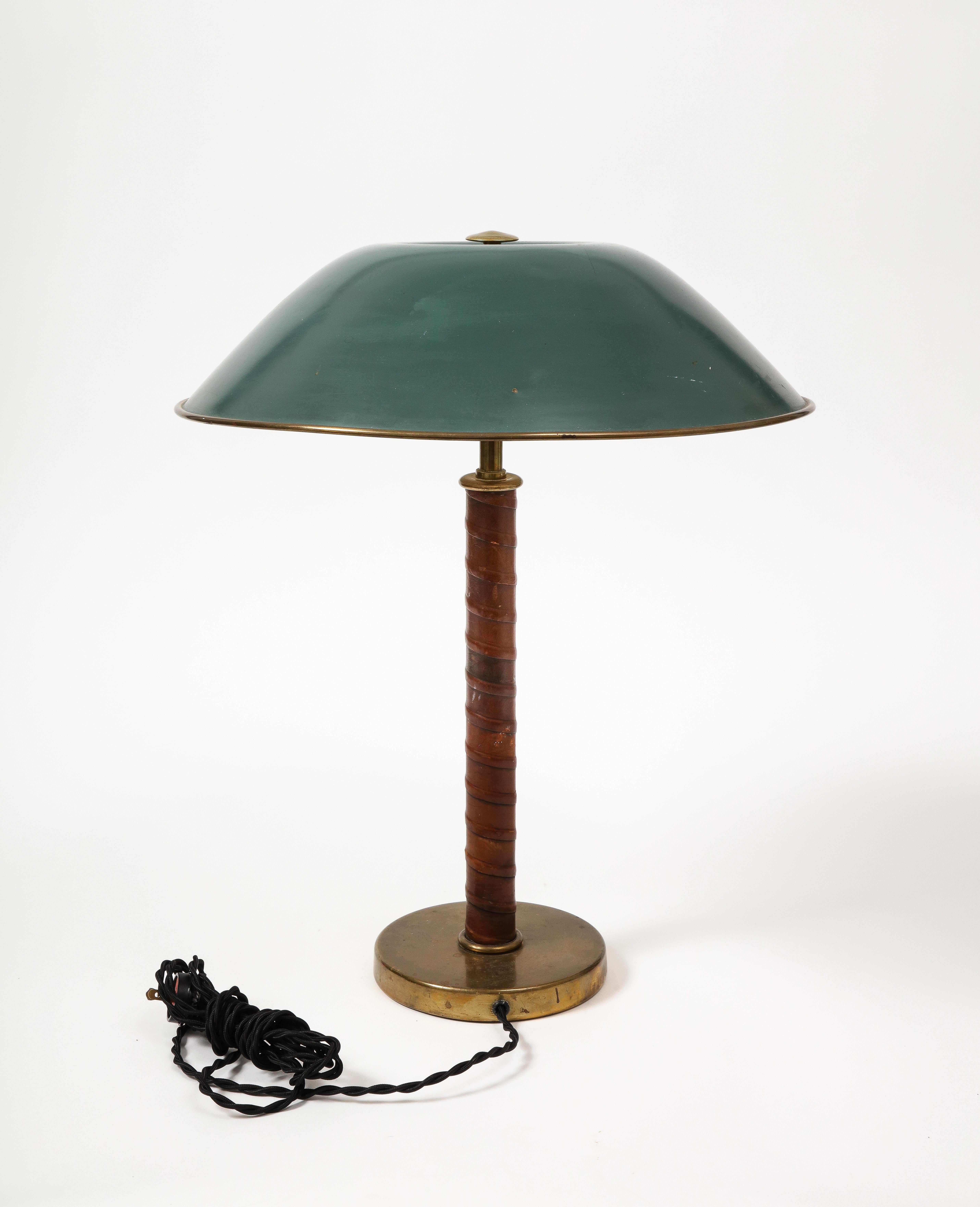 Mid-20th Century Leather, Brass and Lacquer Swedish Grace Table Lamp, Bohlmarks, Sweden For Sale