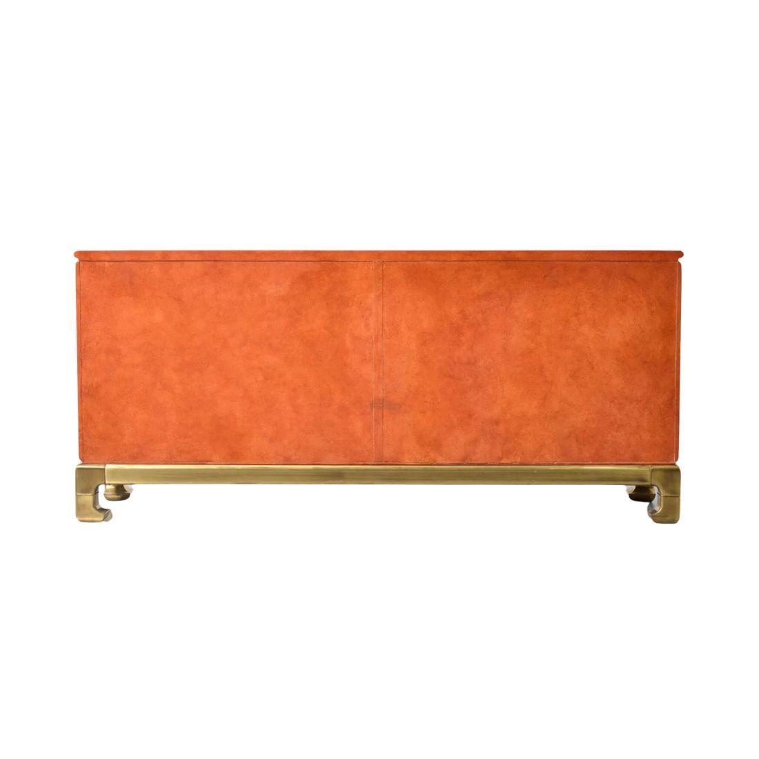 Classico americano Armadio Mastercraft in pelle e ottone in vendita