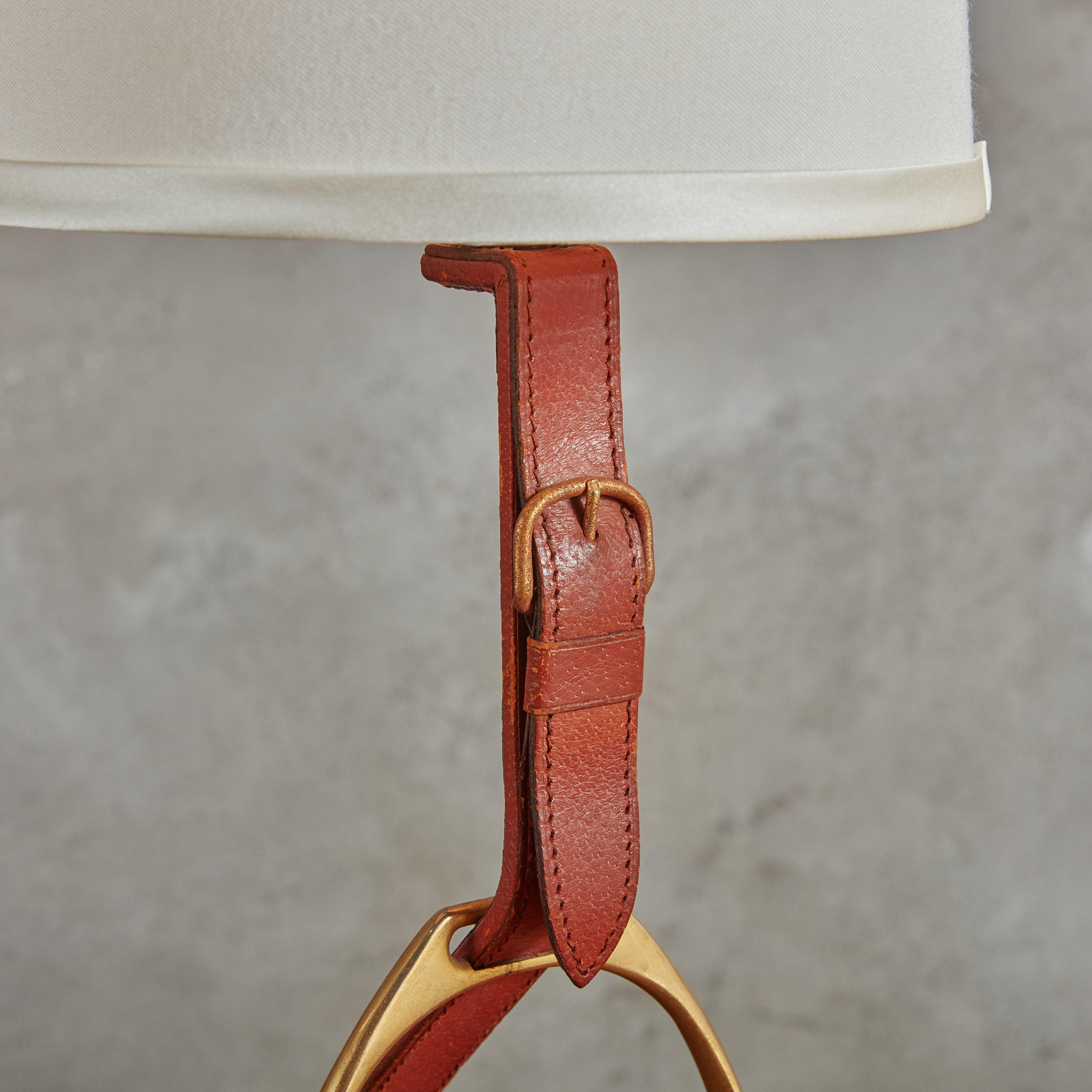 Tischlampe aus Leder + Messing von Longchamp, Frankreich 1950er Jahre (Moderne) im Angebot