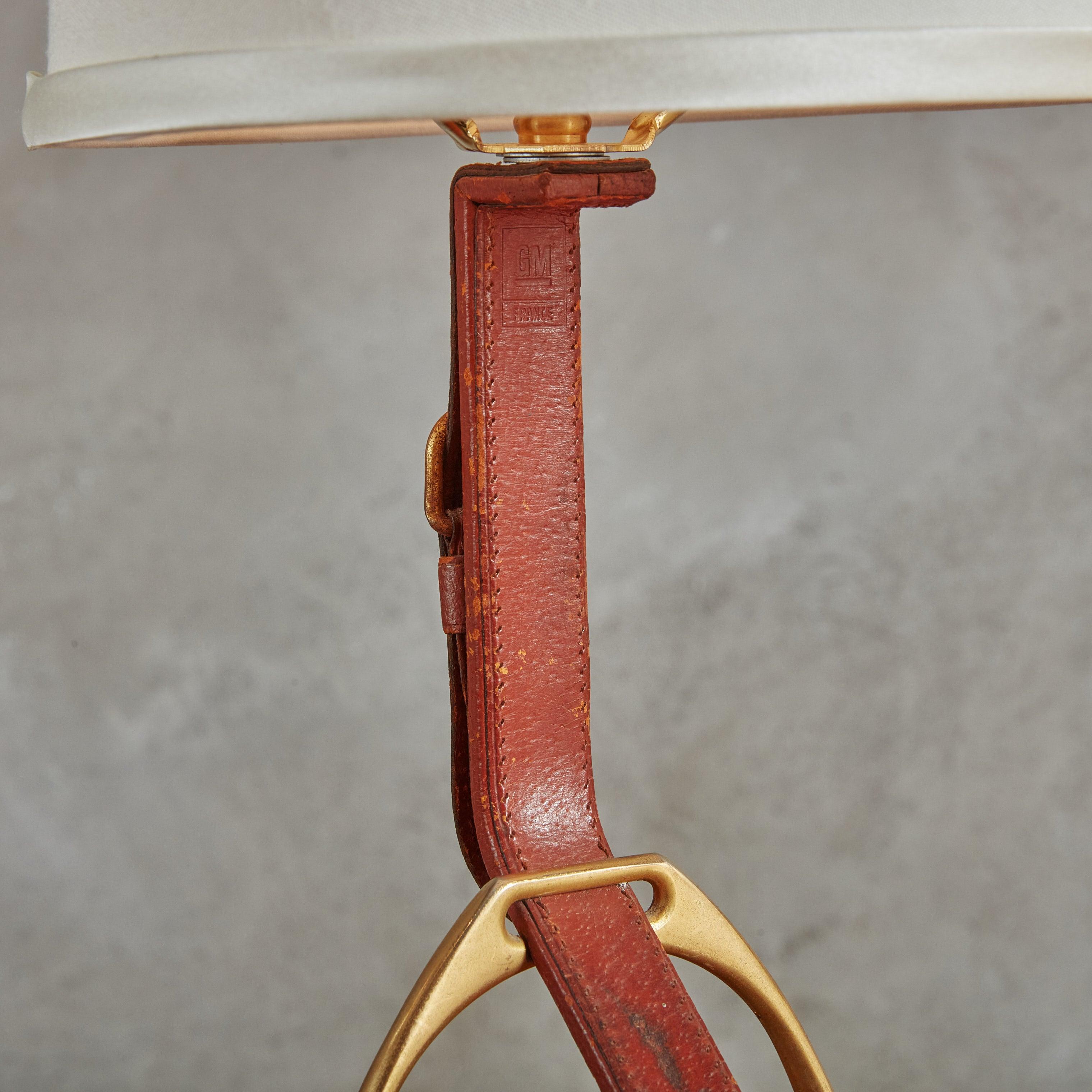 Tischlampe aus Leder + Messing von Longchamp, Frankreich 1950er Jahre im Zustand „Hervorragend“ im Angebot in Chicago, IL