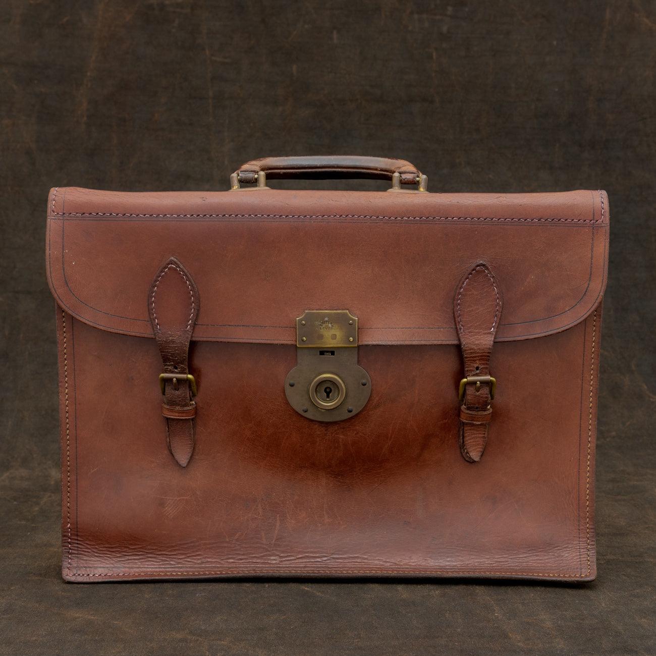 A fine leather two pocket briefcase with two buckled straps and adjustable central brass lock, made by Pendragon. Circa 1950. This case has a sturdy leather covered metal handle.

Dimensions: 40.25 cm /15? inches x 29 cm /11? inches x 7.5 cm /3