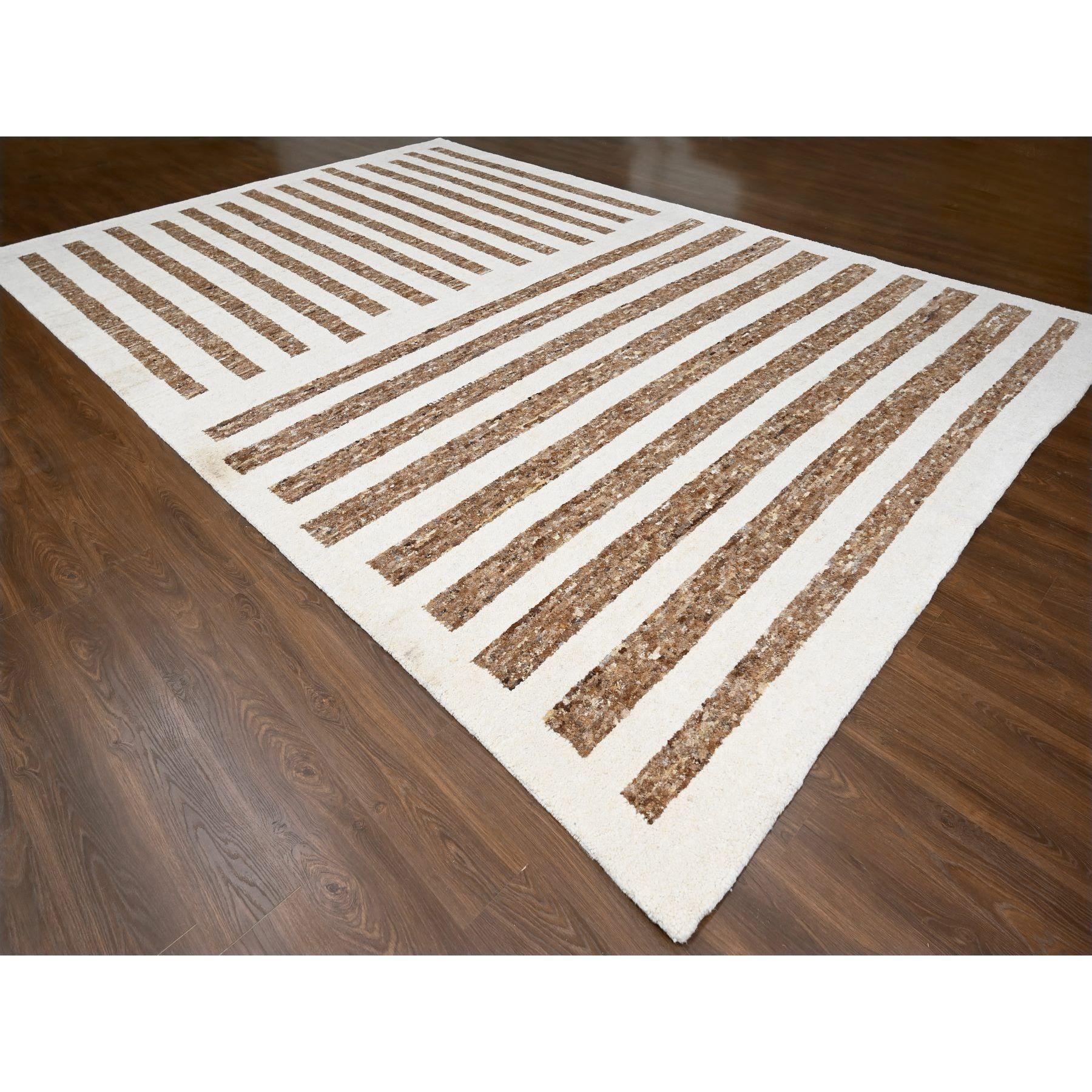 Alfombra Oriental Sobredimensionada Anudada a Mano con Diseño Minimalista de Rayas de Lana Marrón Cuero Moderno en venta