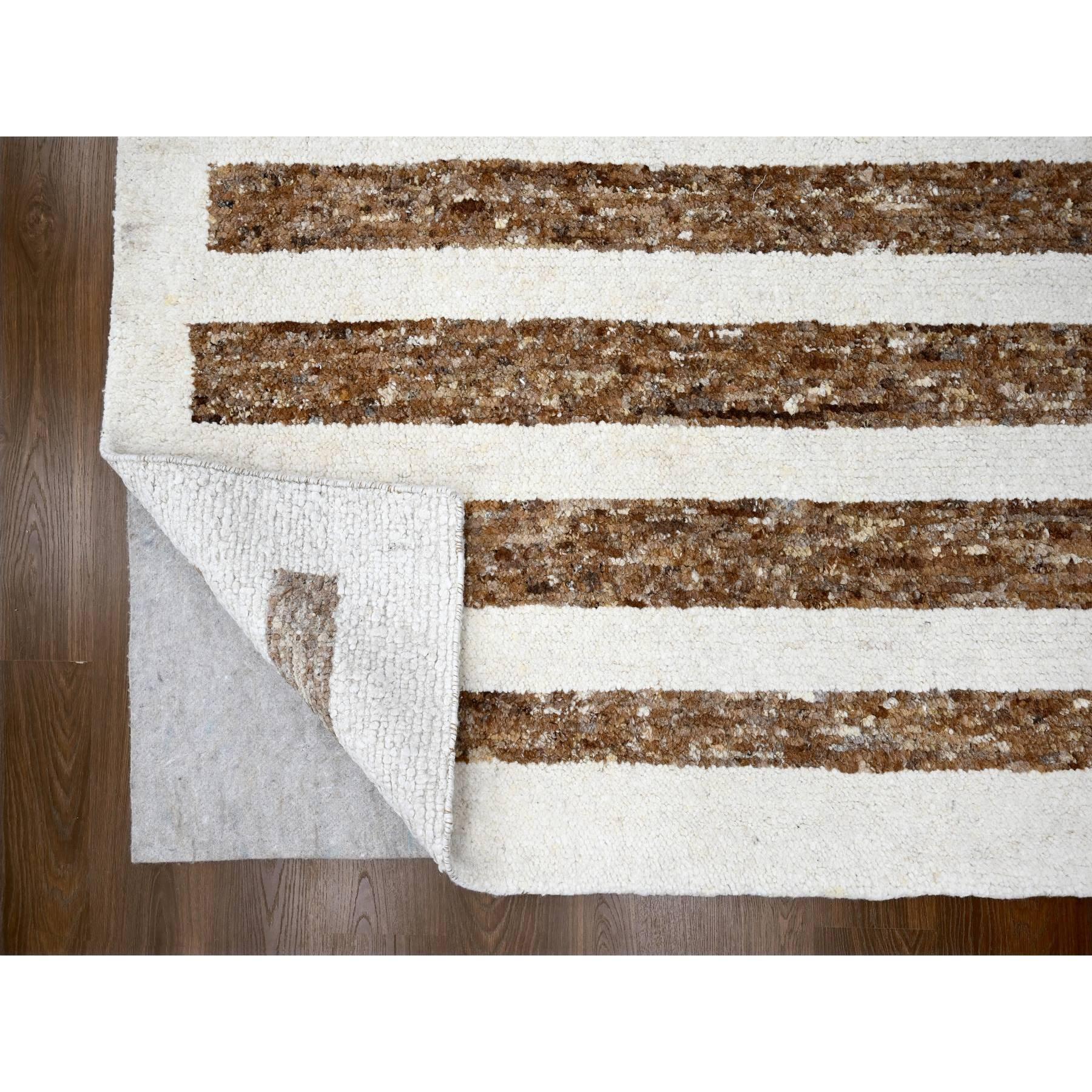 Alfombra Oriental Sobredimensionada Anudada a Mano con Diseño Minimalista de Rayas de Lana Marrón Cuero Indio en venta