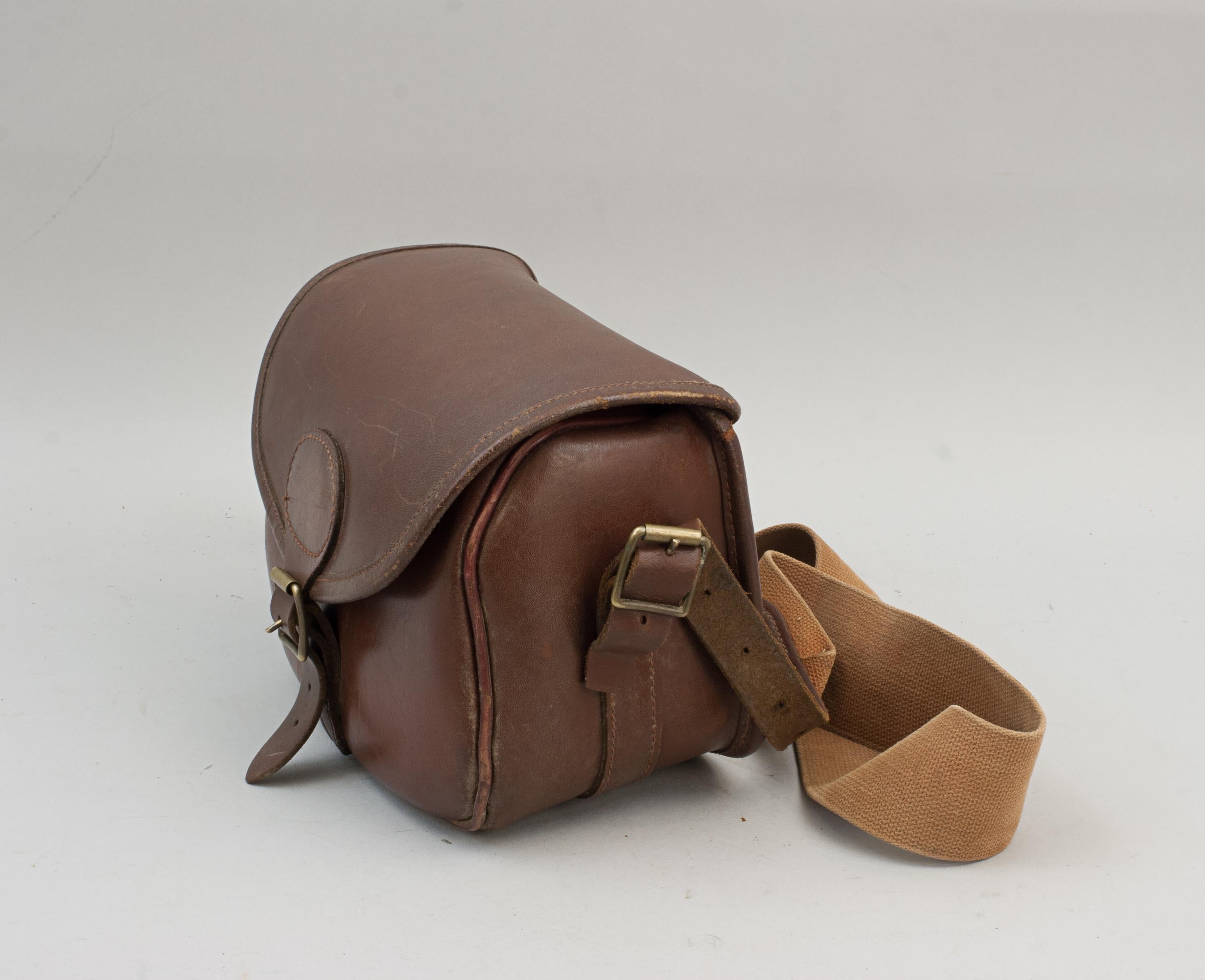Leather Cartridge Bag In Good Condition For Sale In Oxfordshire, GB