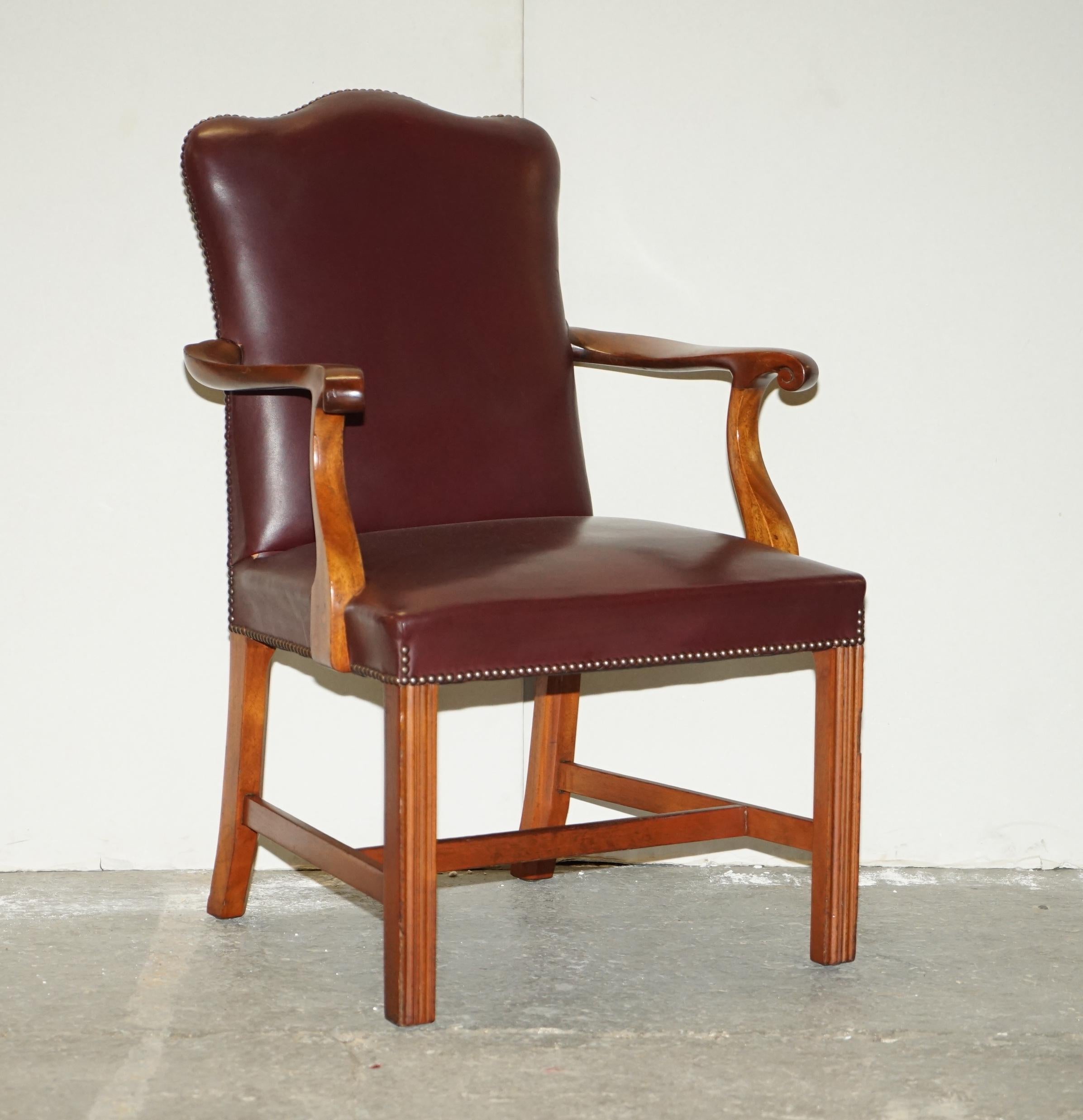 LEATHER CARVER OFFICE CHAIR FROM PRINCESS DIANA'S FAMILY ESTATE SPENCER HOUSE (Viktorianisch) im Angebot